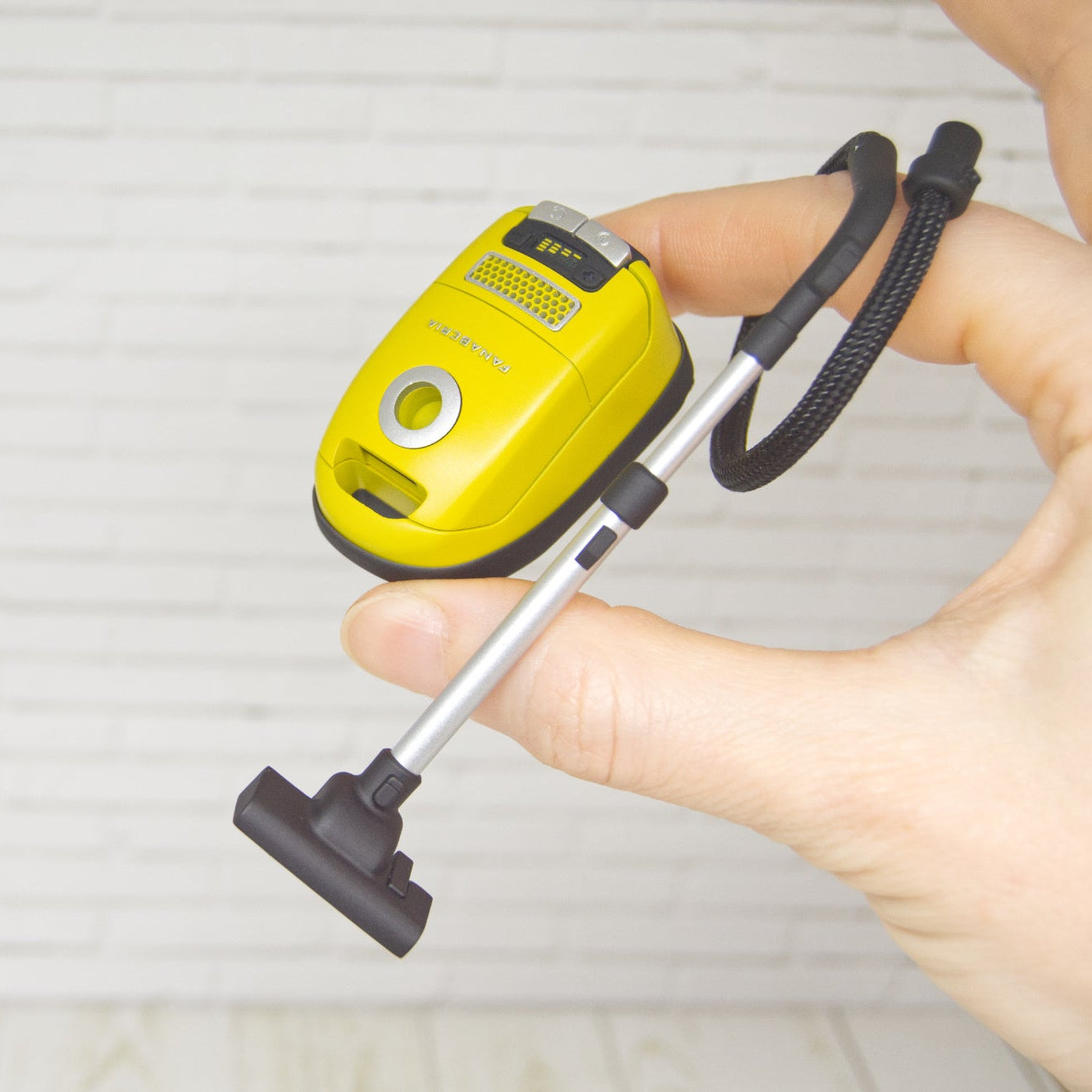 Vacuum Cleaner with detachable flexible hose (1:12 scale)