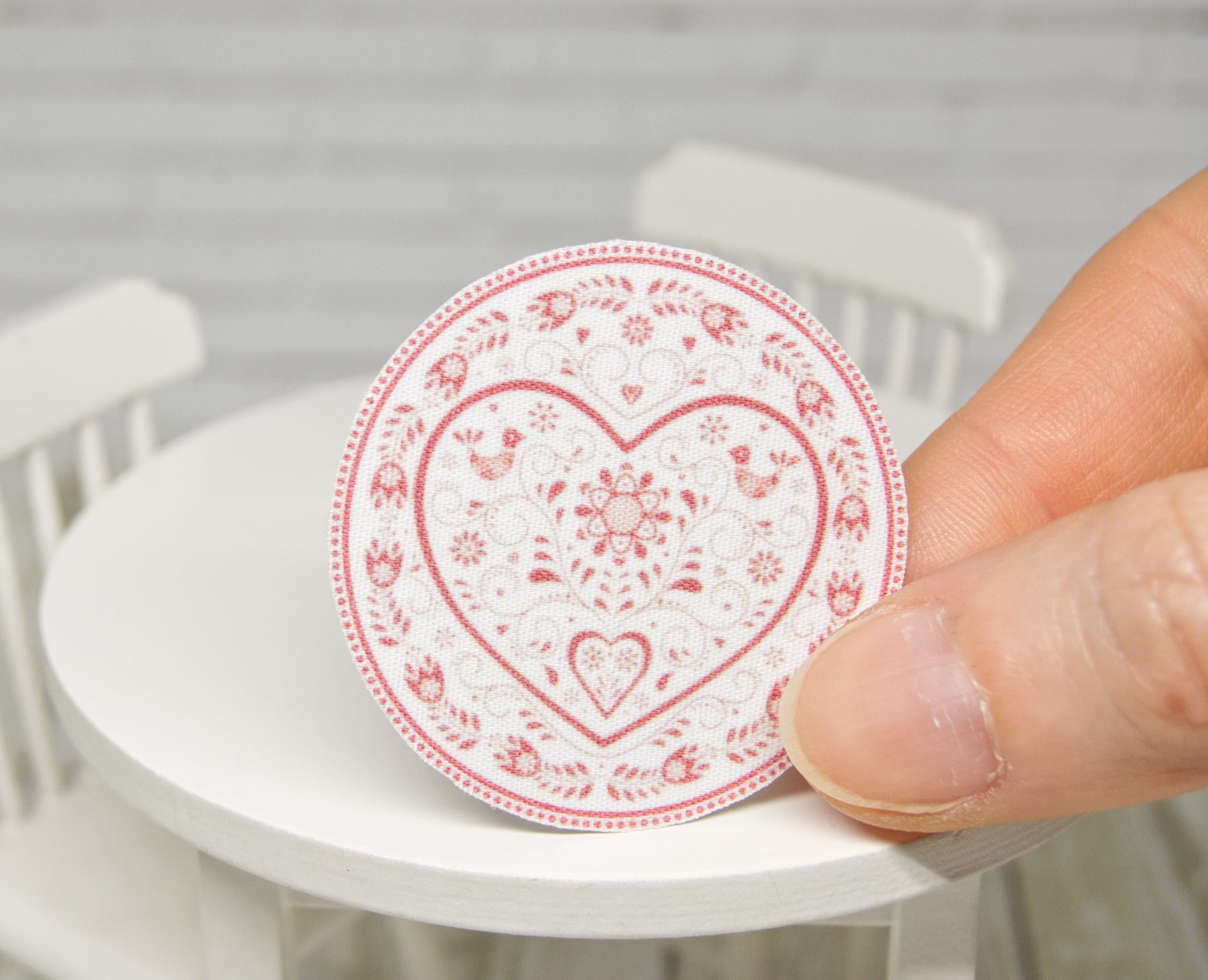 Table Mat round-shaped (1:12 scale)