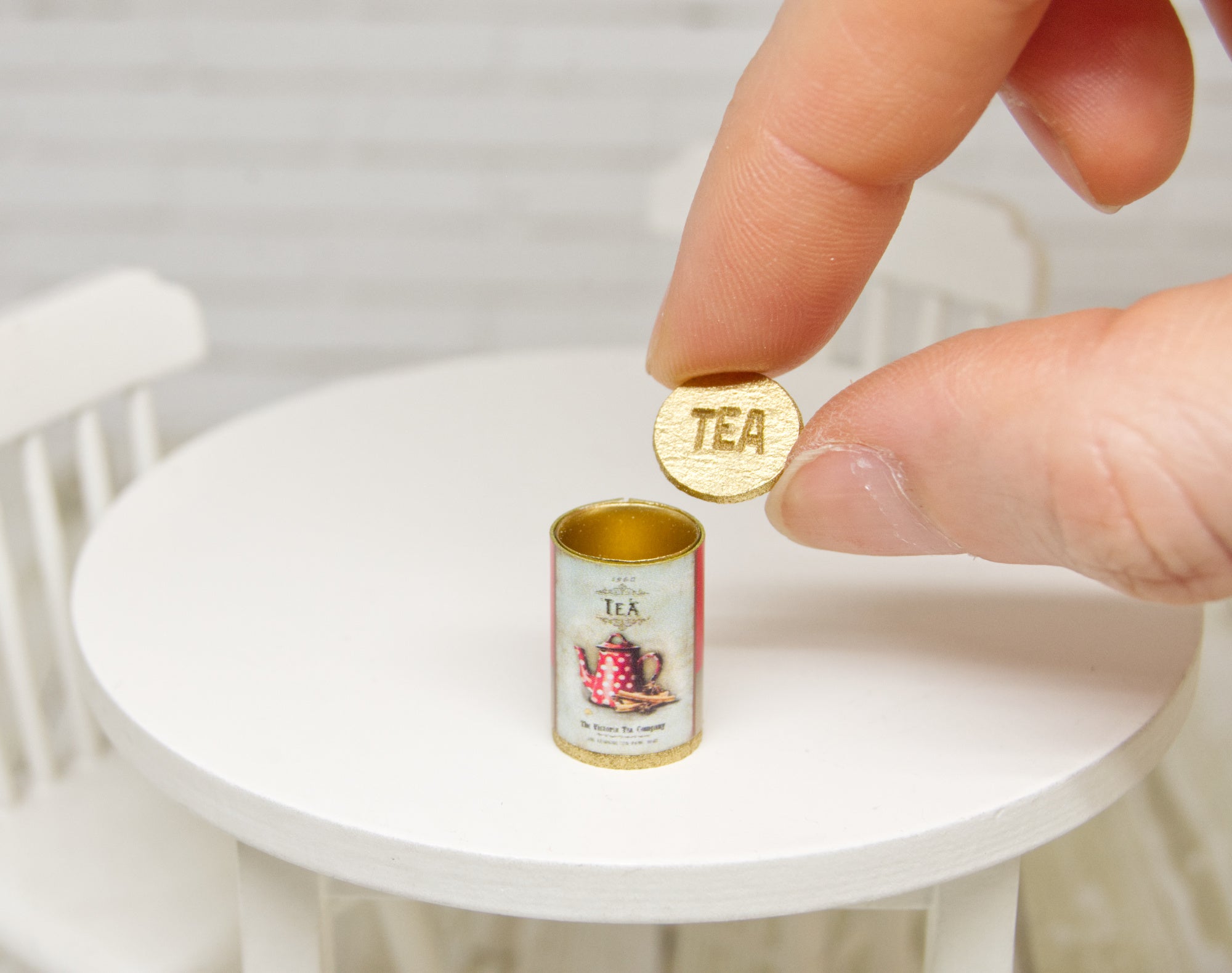 Tea storage Tin (1:12 scale)