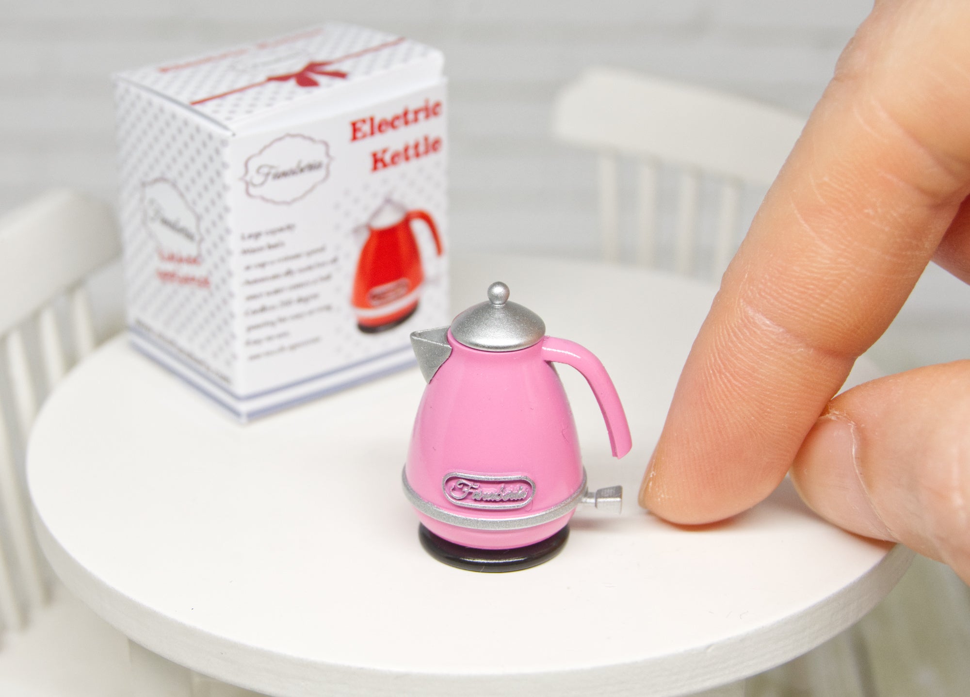 Kettle with removable lid and base (1:12 scale)