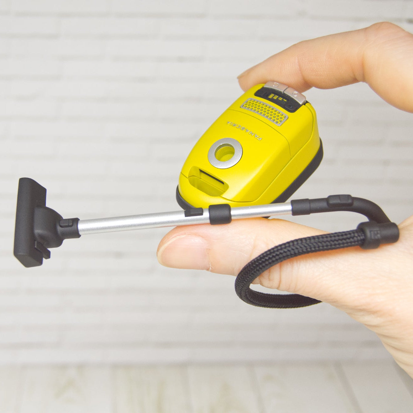 Vacuum Cleaner with detachable flexible hose (1:12 scale)