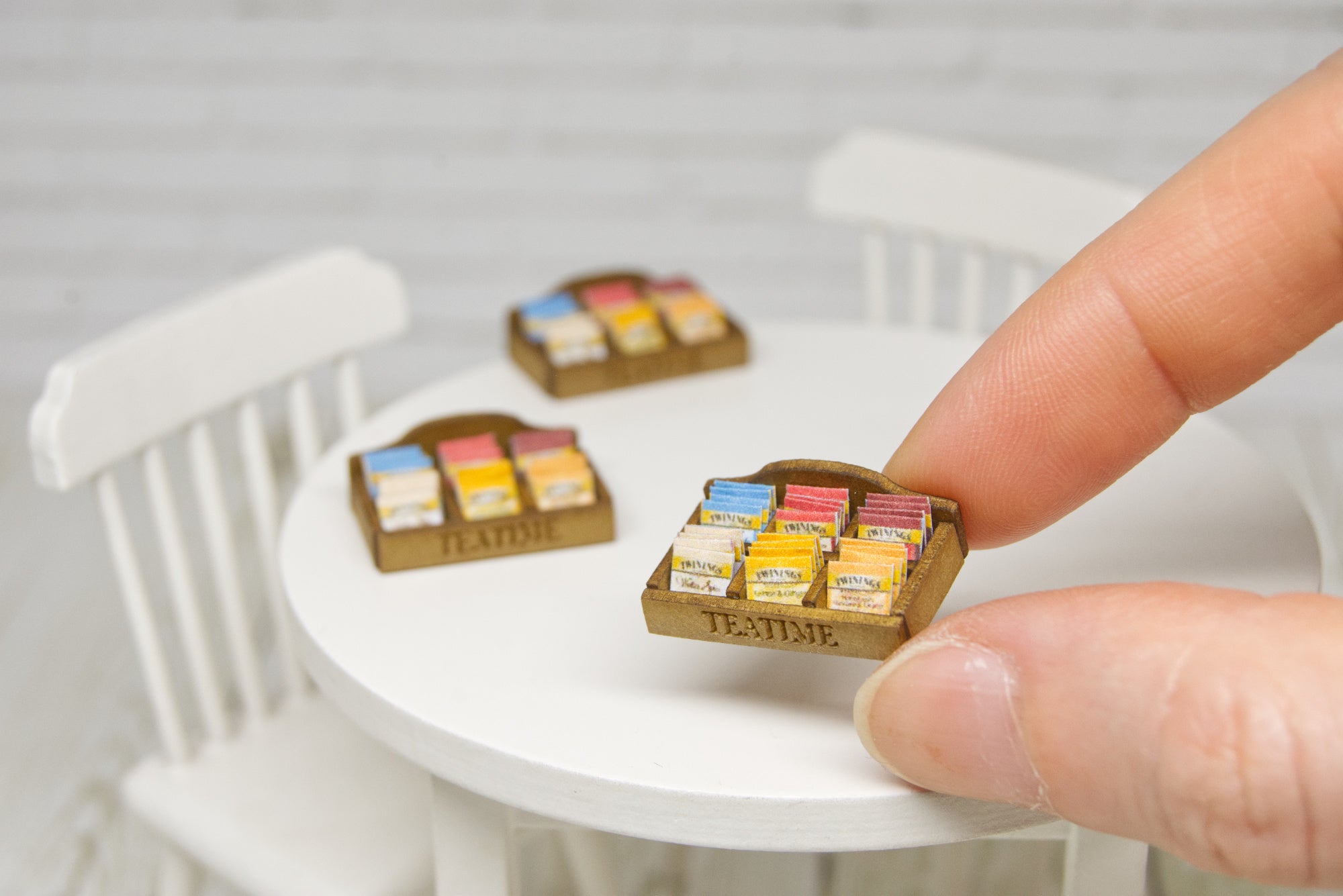Engraved Tea box with 24 sachets (1:12 scale)