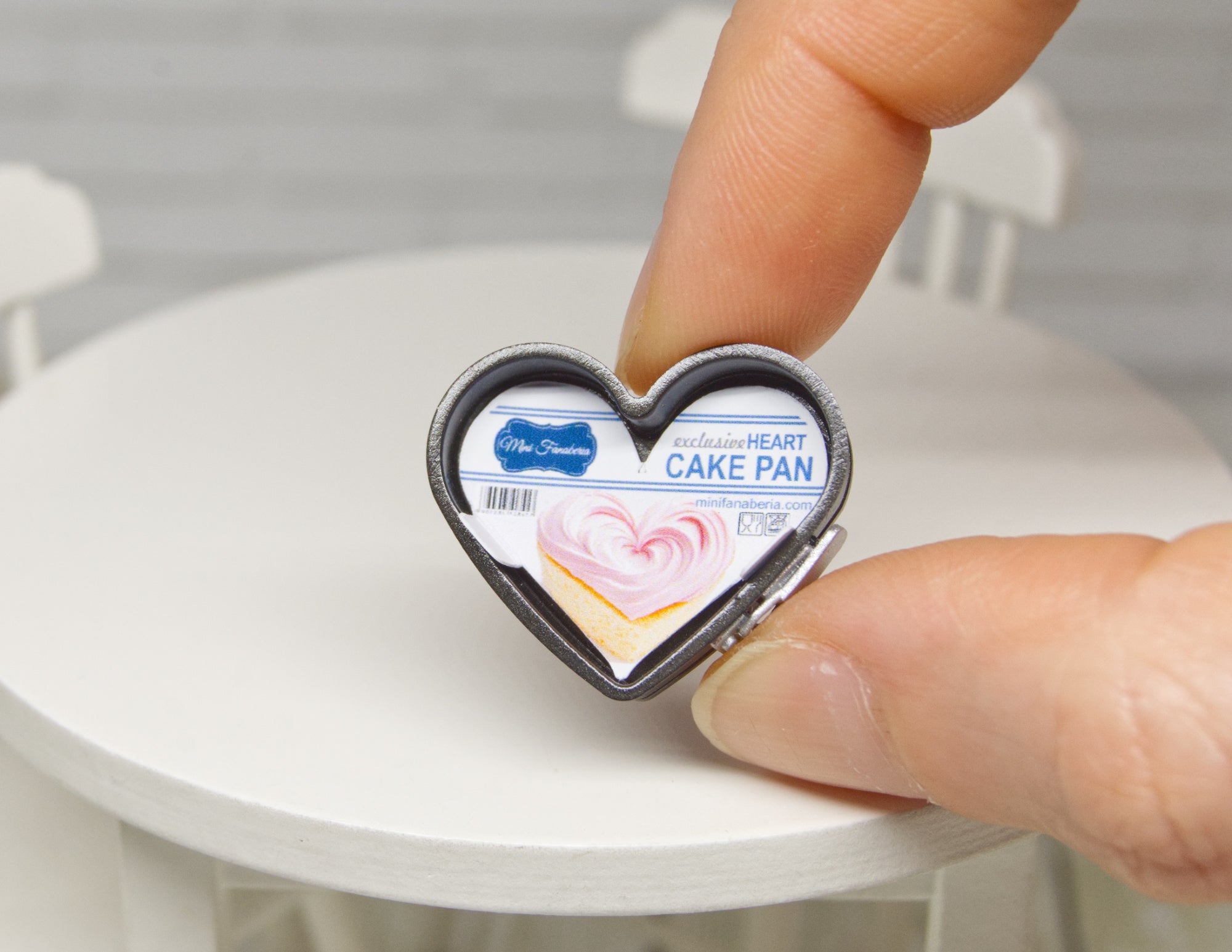 Heart-shaped Cake Pan (1:12 scale)