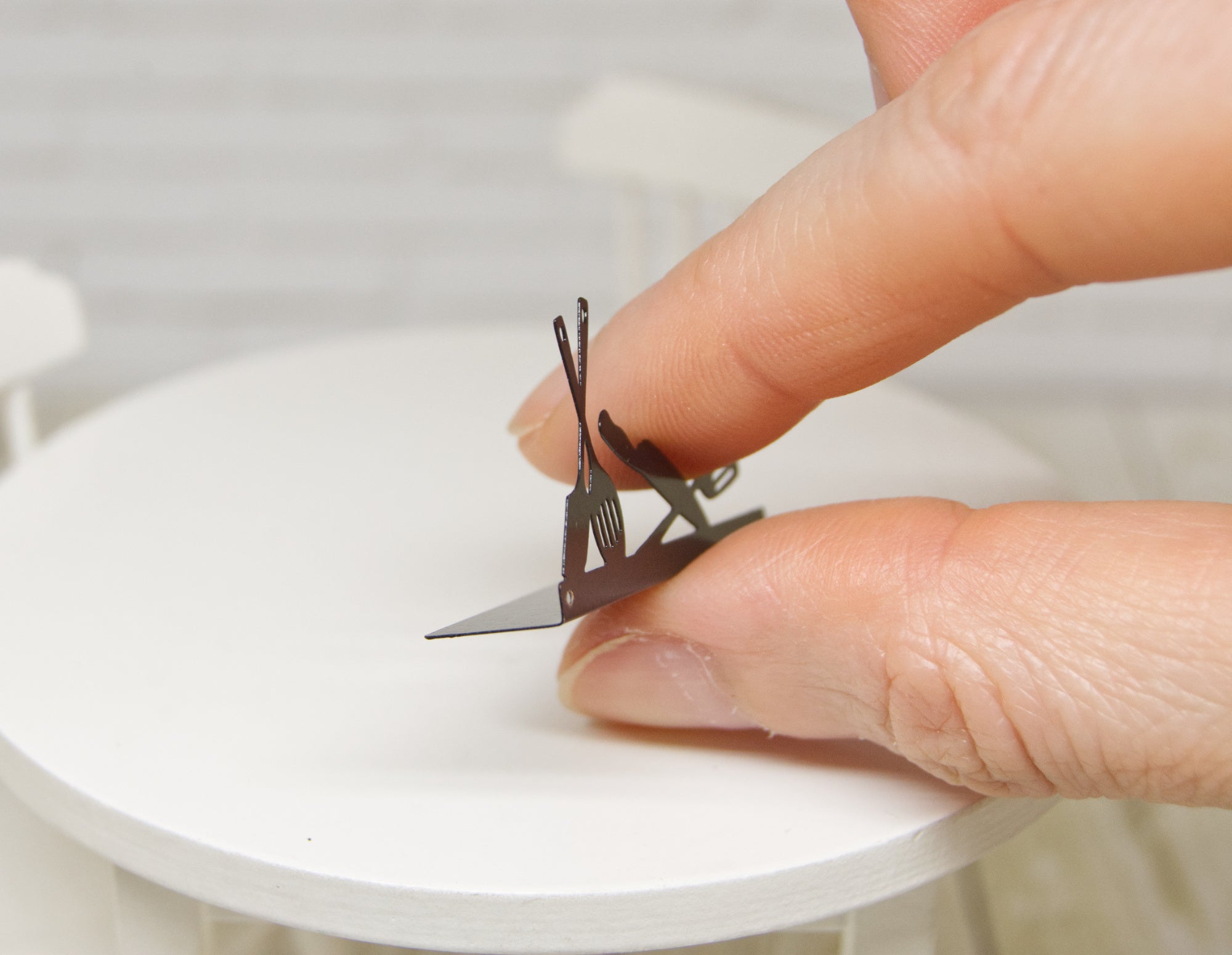 Metal wall Shelf (1:12 scale)