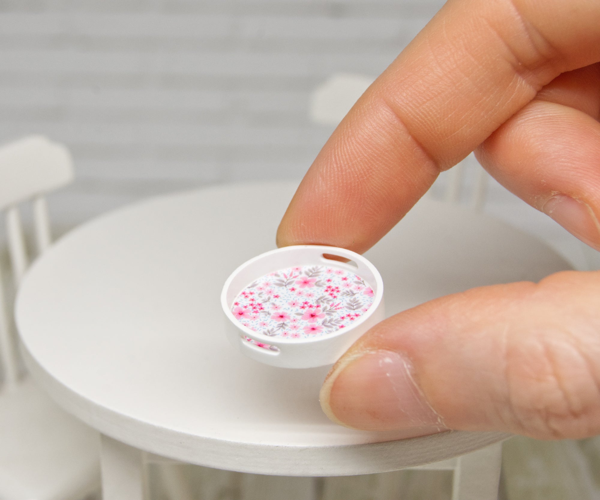 Round tray (1:12 scale)