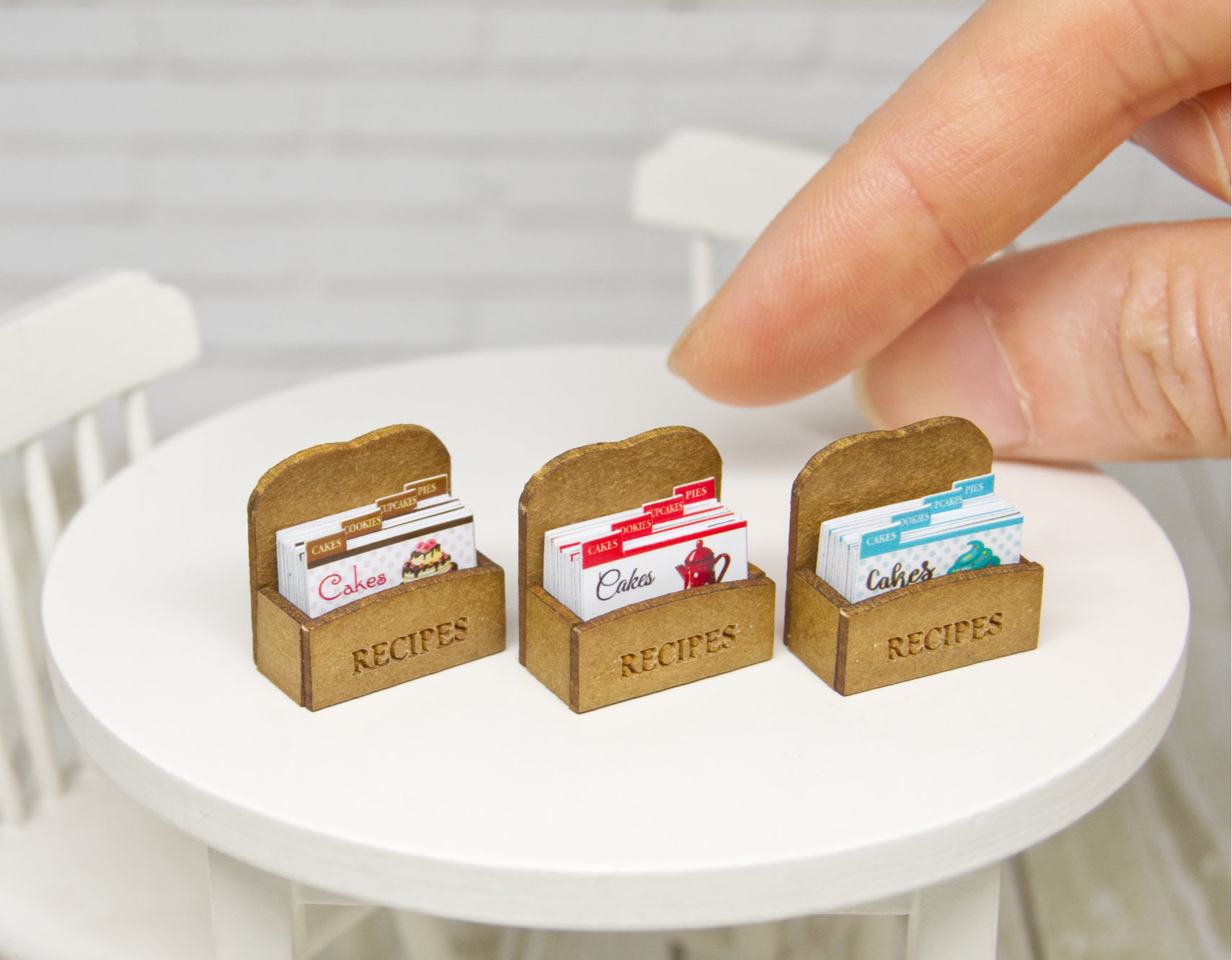 Recipe Box with 16 removable cards (1:12 scale)
