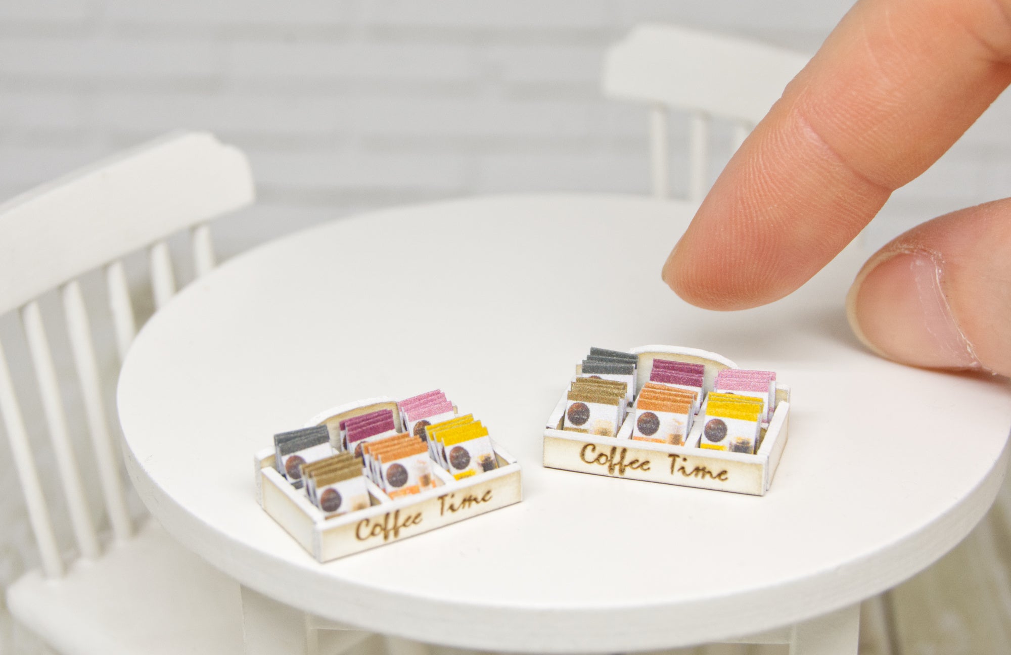 Engraved Coffee box with 24 sachets (1:12 scale)