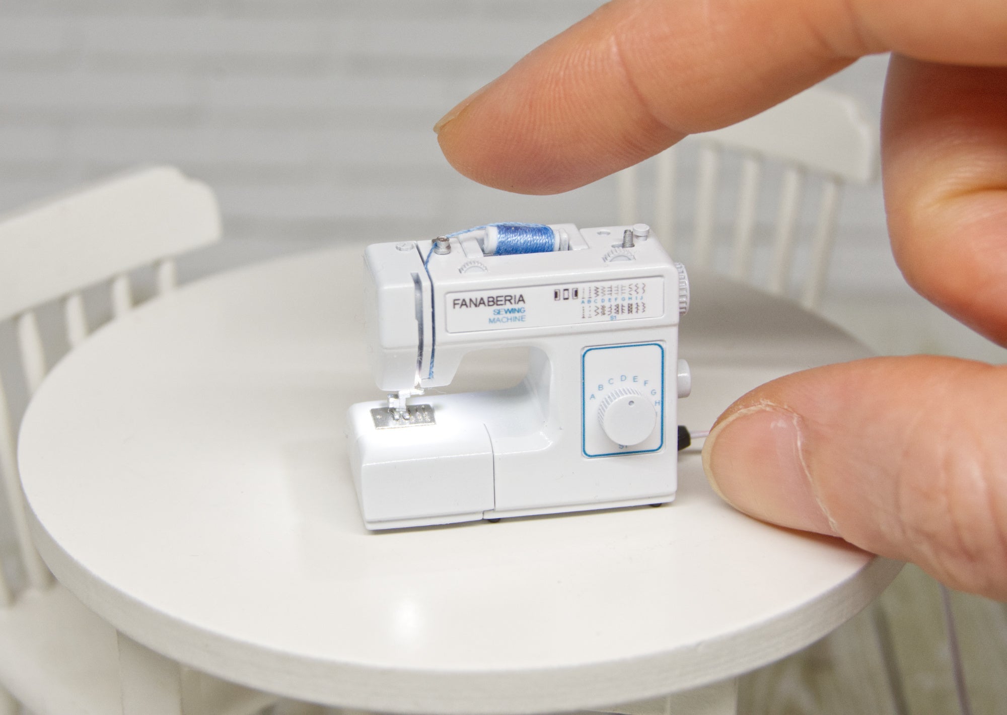 Sewing Machine with working light (1:12 scale)