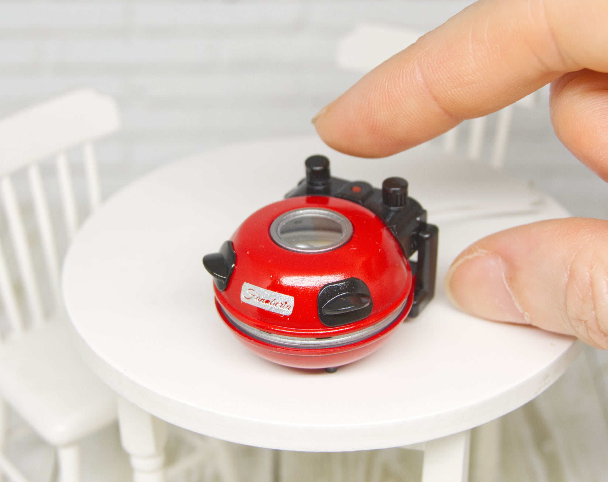 Pizza Maker with hinged lid (1:12 scale)