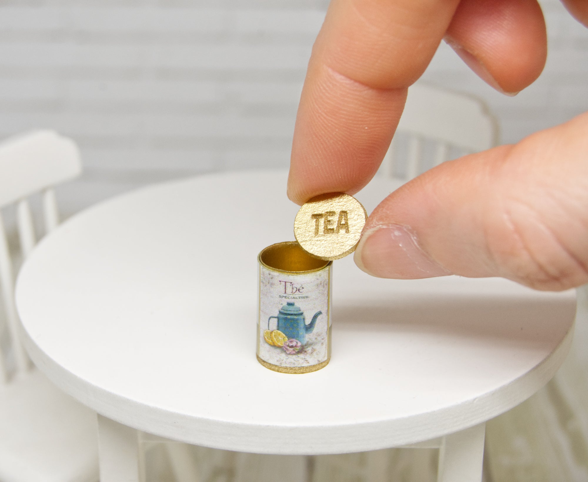 Tea storage Tin (1:12 scale)