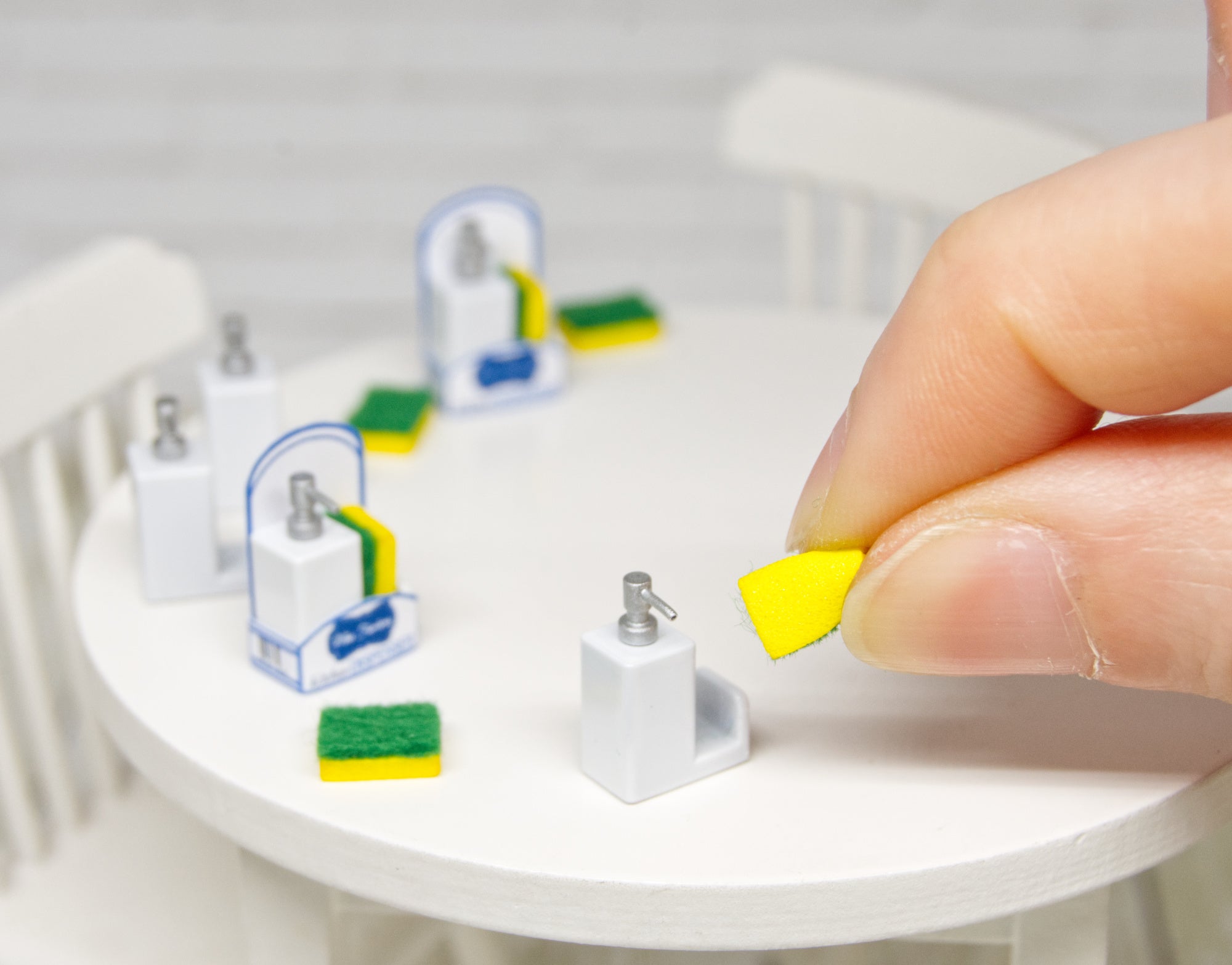Kitchen Dispenser with a sponge holder (1:12 scale)