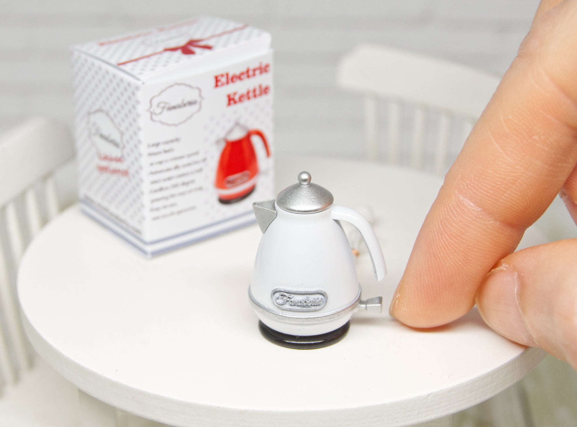 Kettle with removable lid and base (1:12 scale)