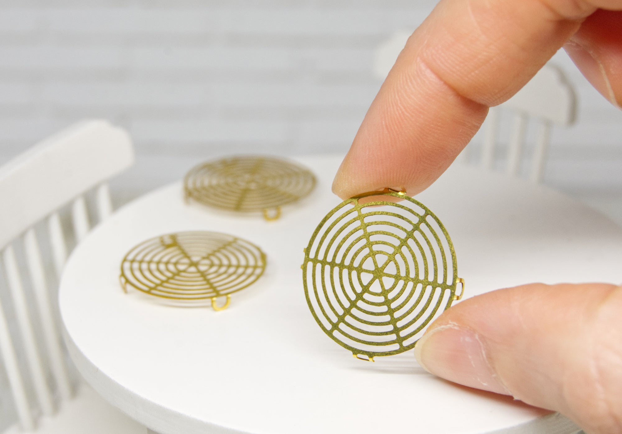 Metal cake Cooling rack (1:12 scale) gold color
