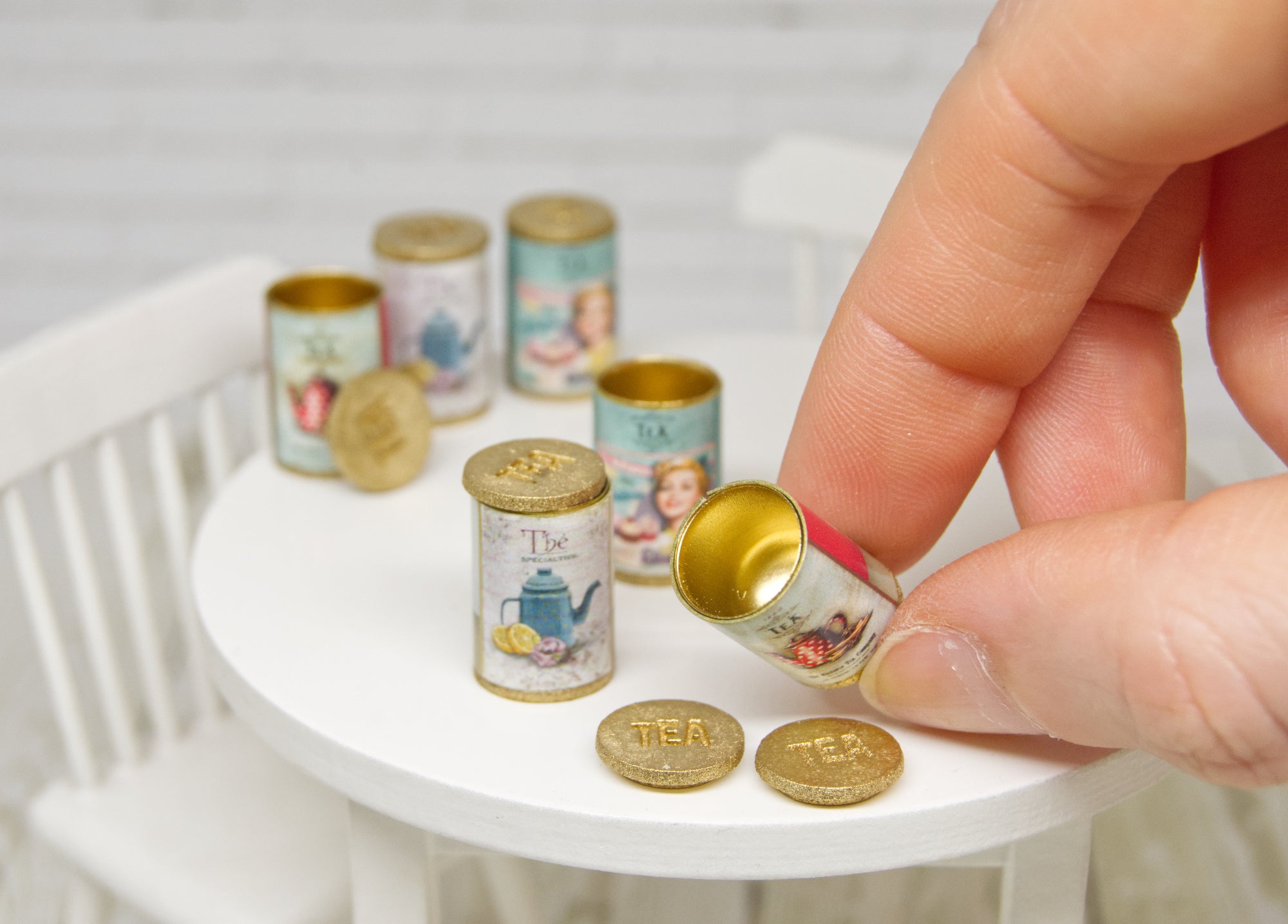 Tea storage Tin (1:12 scale)