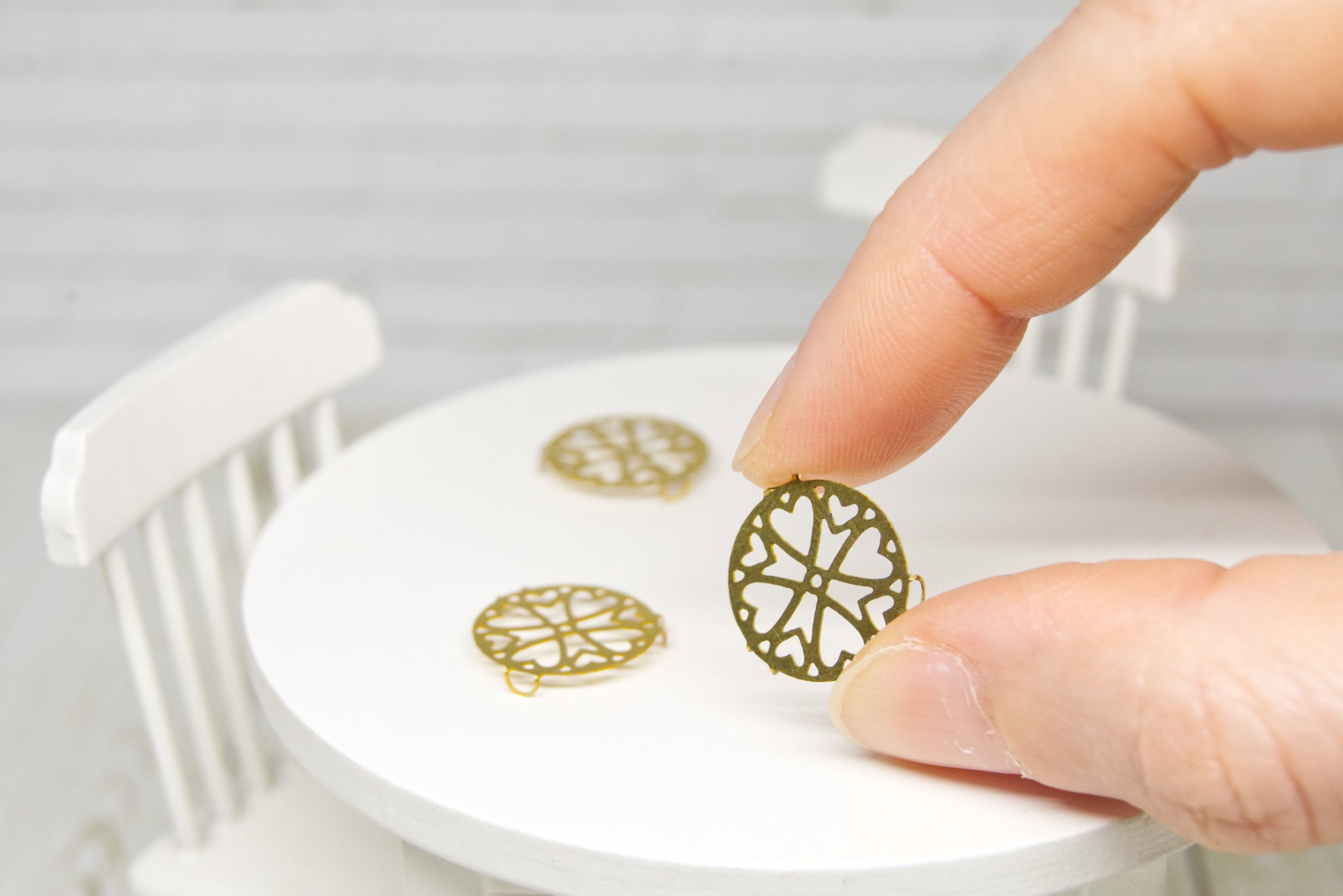 Metal Trivet - round (1:12 scale) gold color