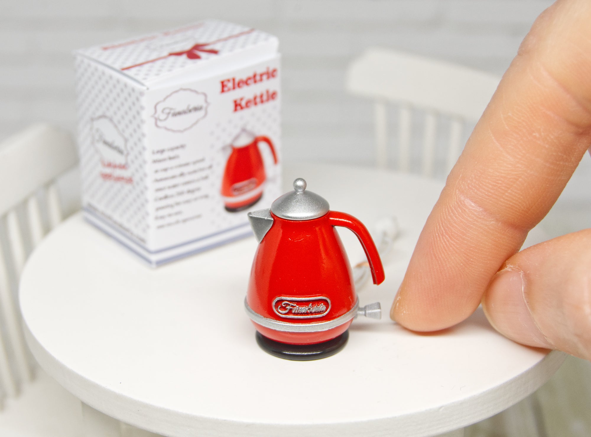 Kettle with removable lid and base (1:12 scale)