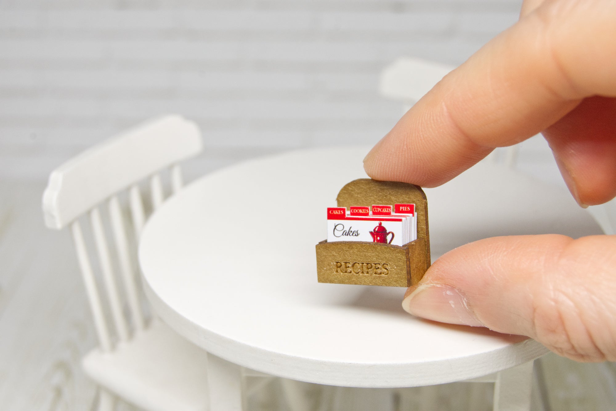 Recipe Box with 16 removable cards (1:12 scale)