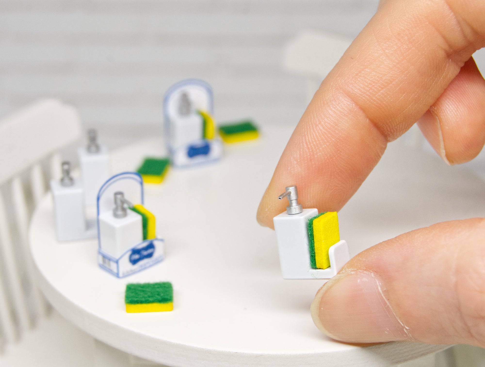 Kitchen Dispenser with a sponge holder (1:12 scale)