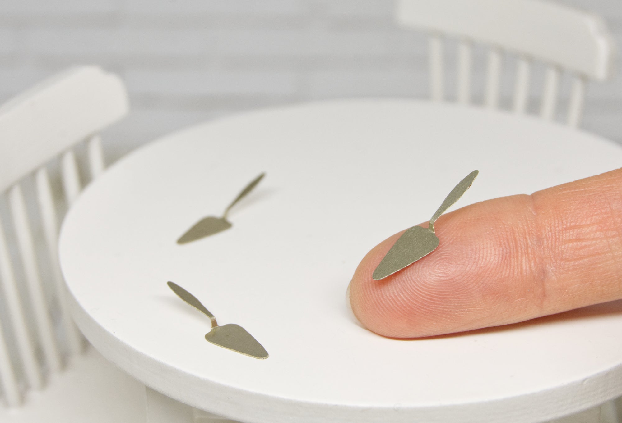 Metal Cake server (1:12 scale) silver color