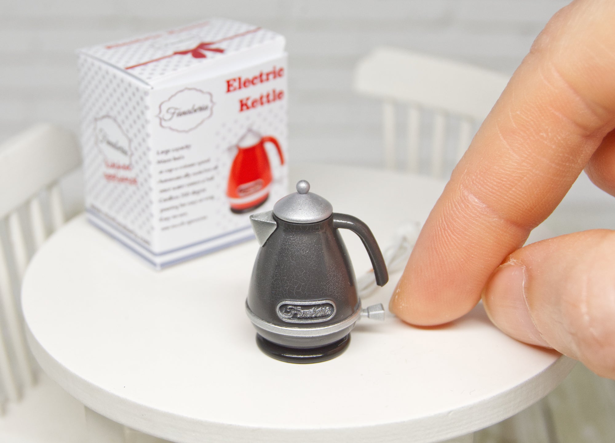 Kettle with removable lid and base (1:12 scale)