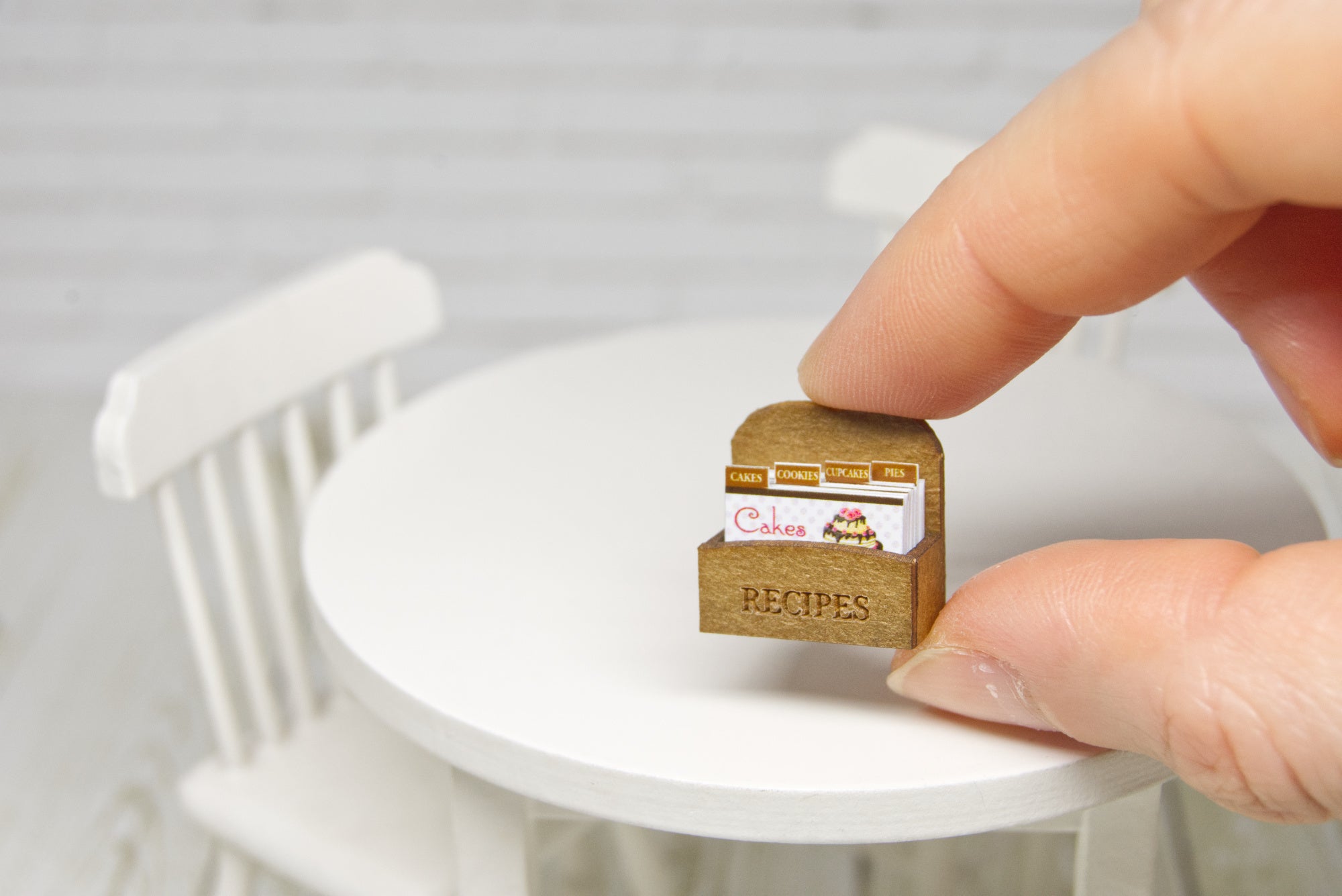 Recipe Box with 16 removable cards (1:12 scale)