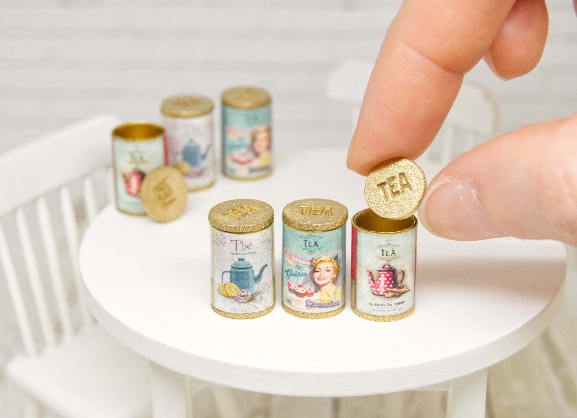 Tea storage Tin (1:12 scale)
