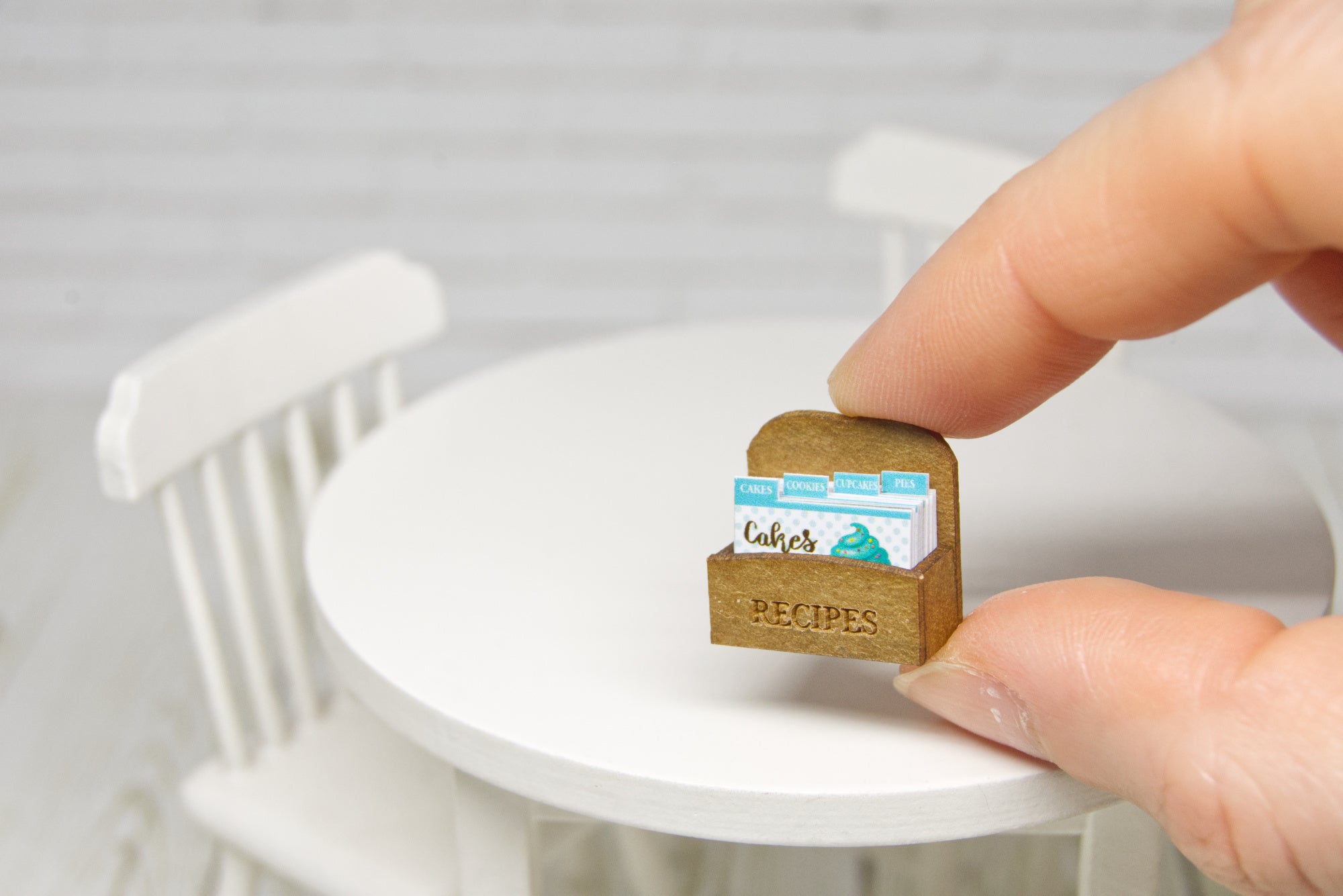Recipe Box with 16 removable cards (1:12 scale)