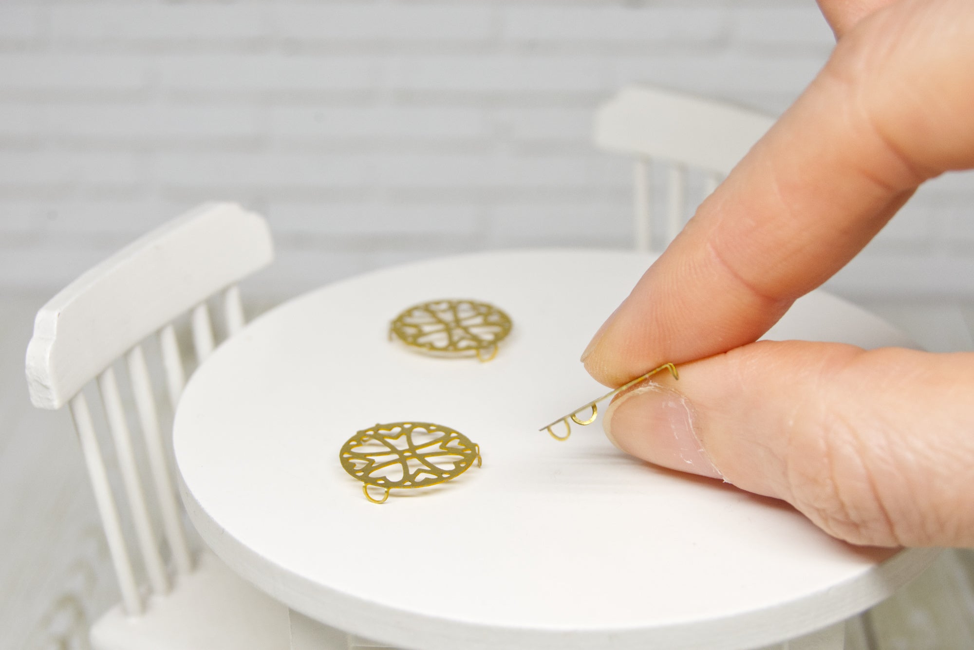 Metal Trivet - round (1:12 scale) gold color