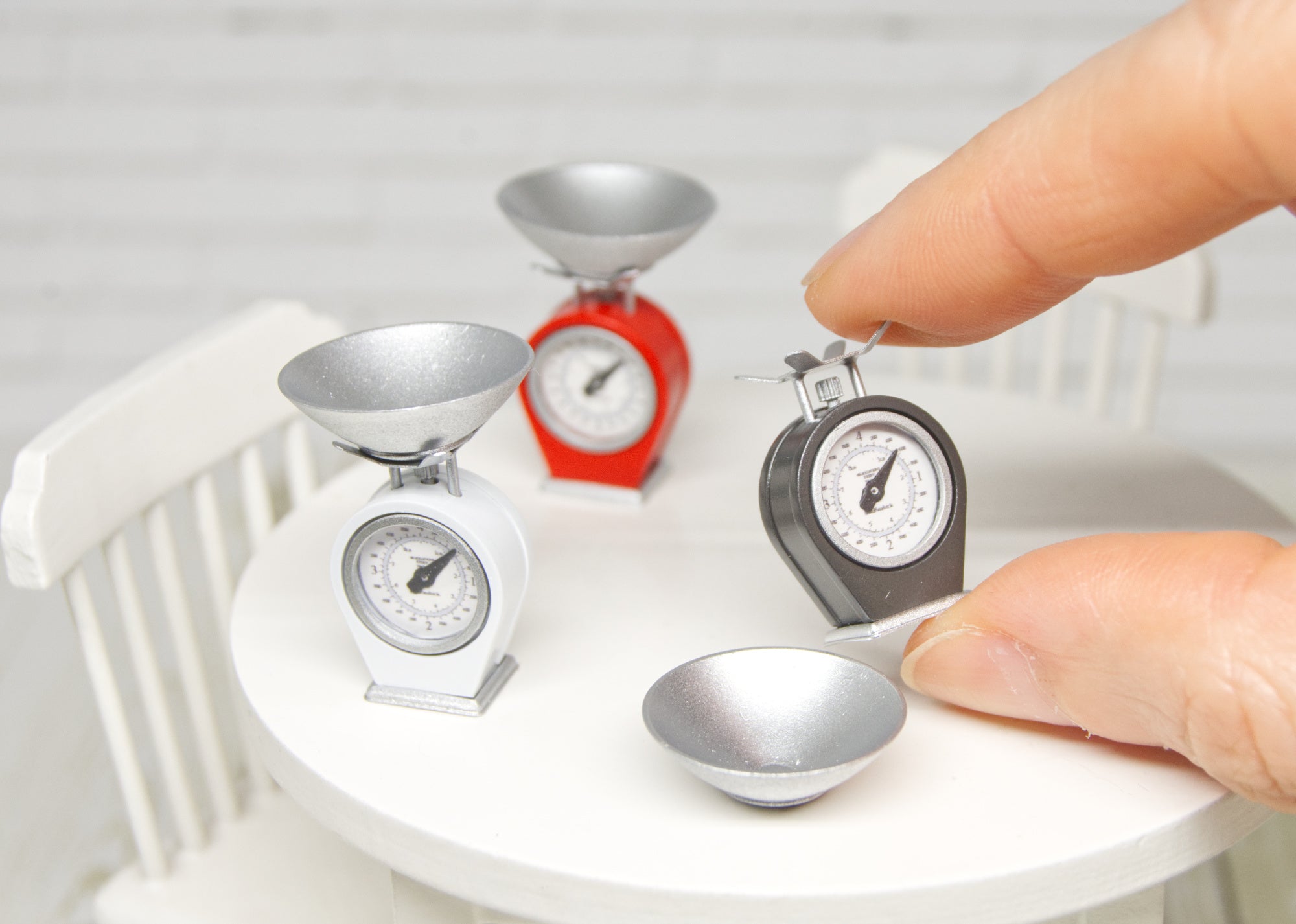 Kitchen Scale with removable bowl (1:12 scale)