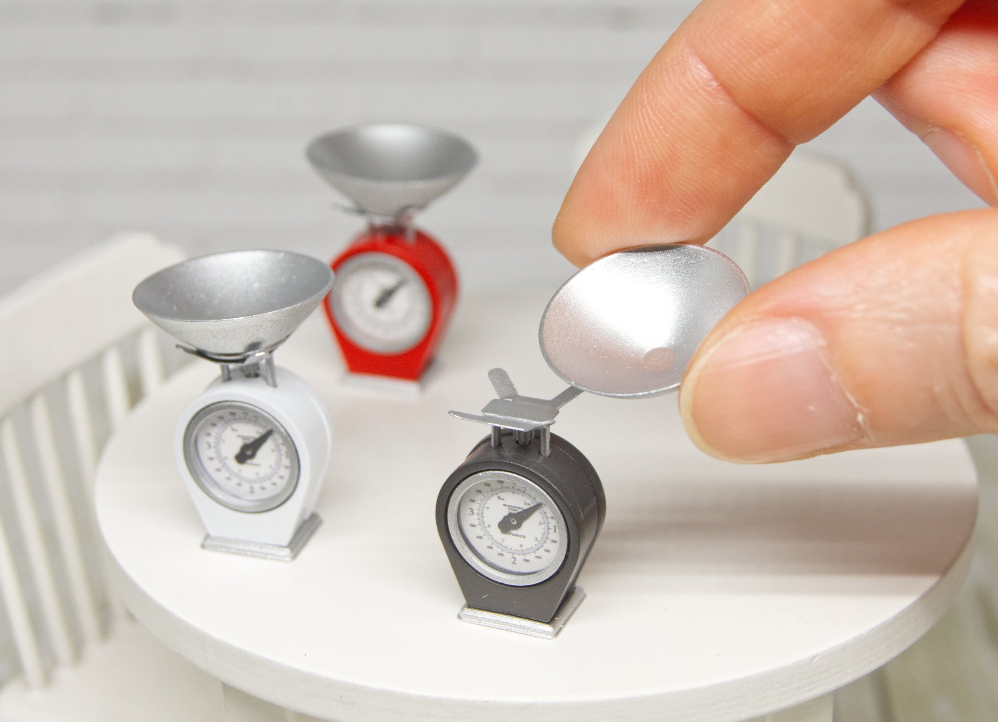 Kitchen Scale with removable bowl (1:12 scale)