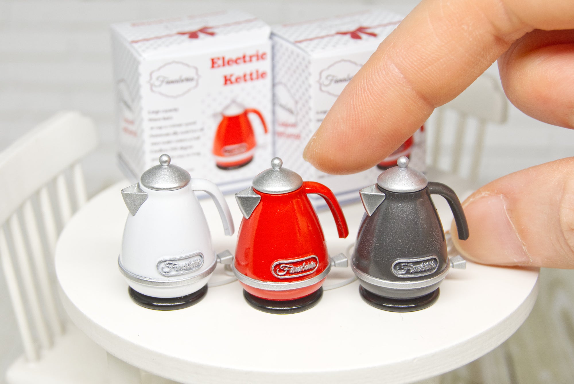 Kettle with removable lid and base (1:12 scale)