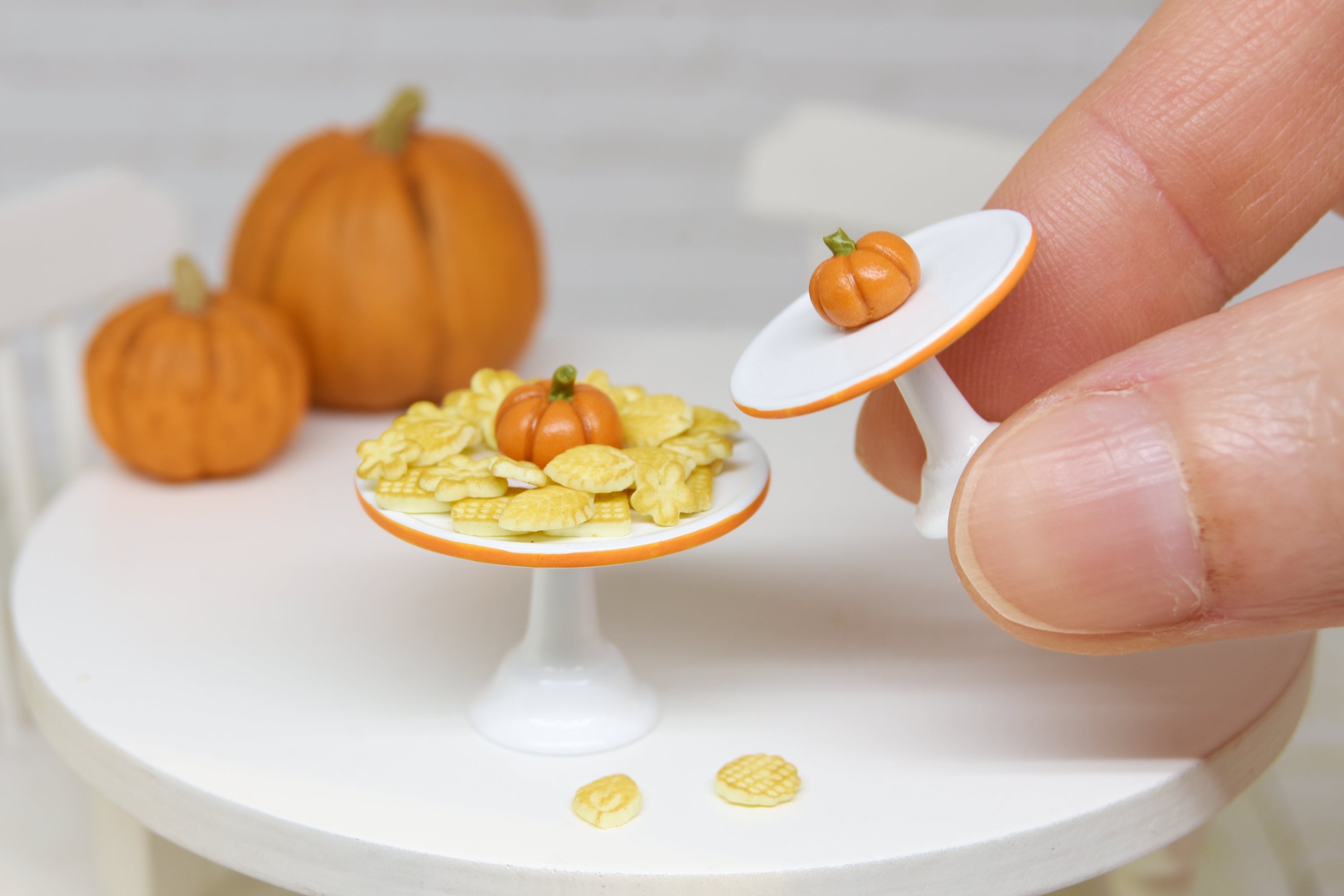 Set of 2 cake stands (1:12 scale) Fall