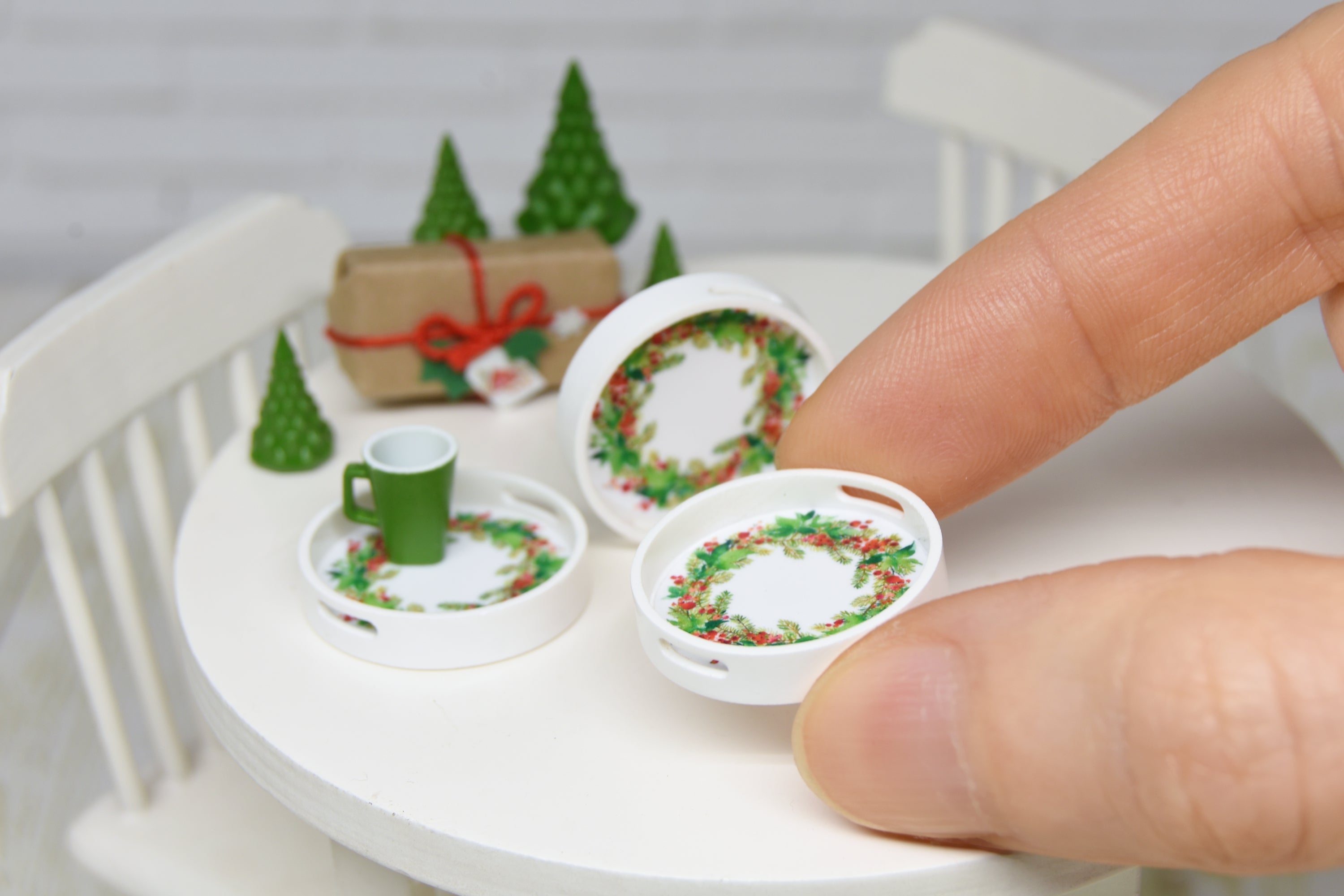 Christmas round Tray (1:12 scale)