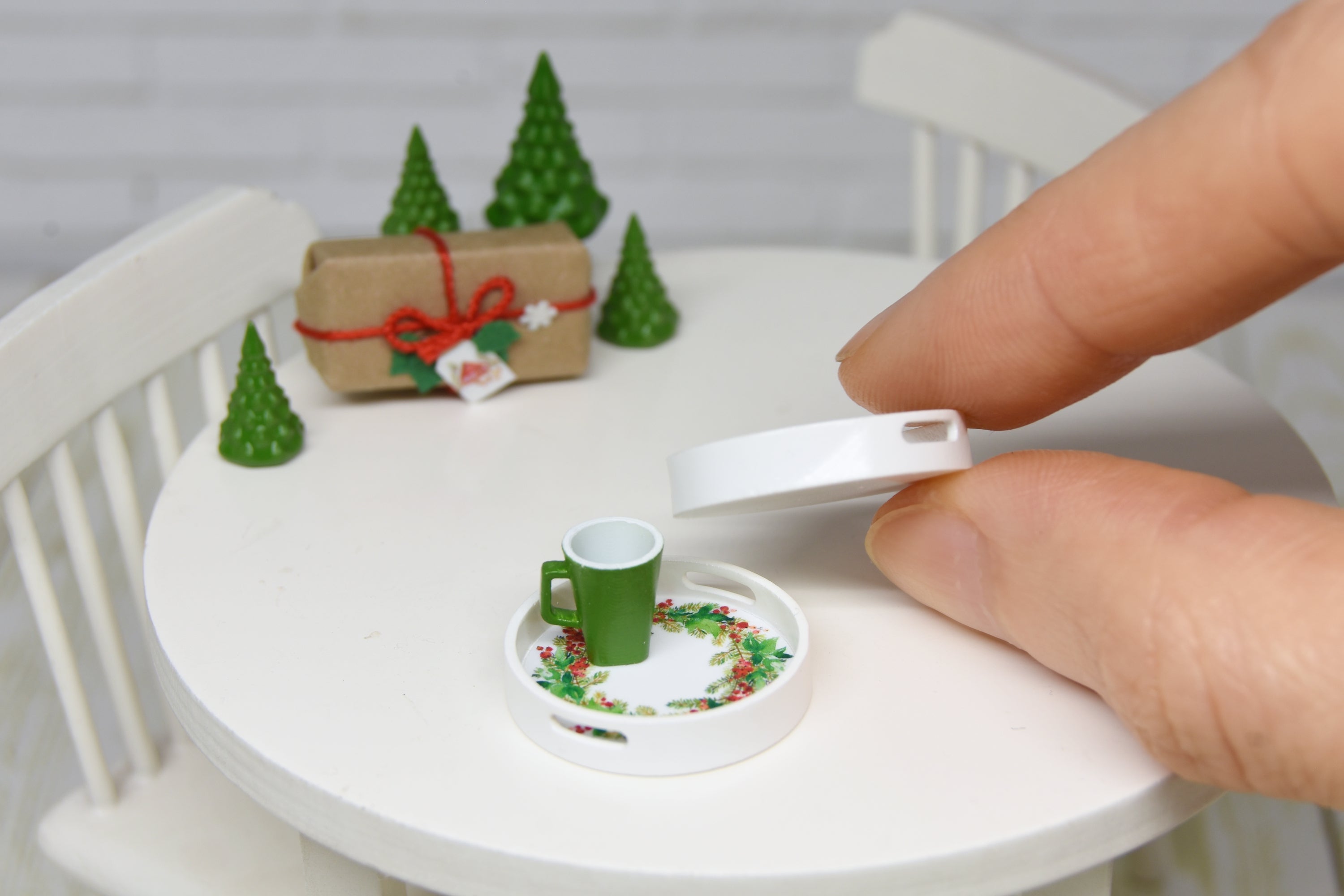 Christmas round Tray (1:12 scale)