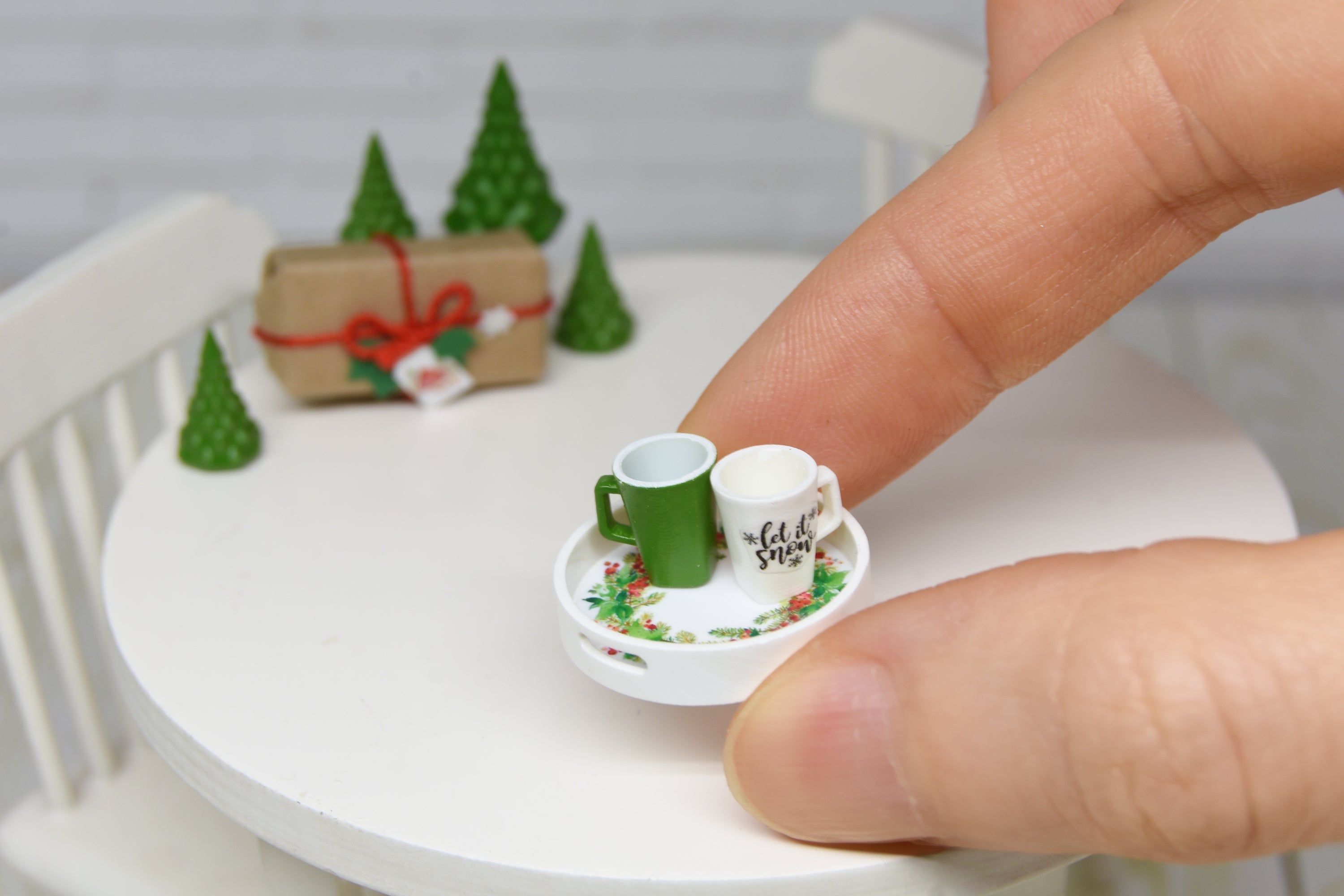 Christmas round Tray (1:12 scale)