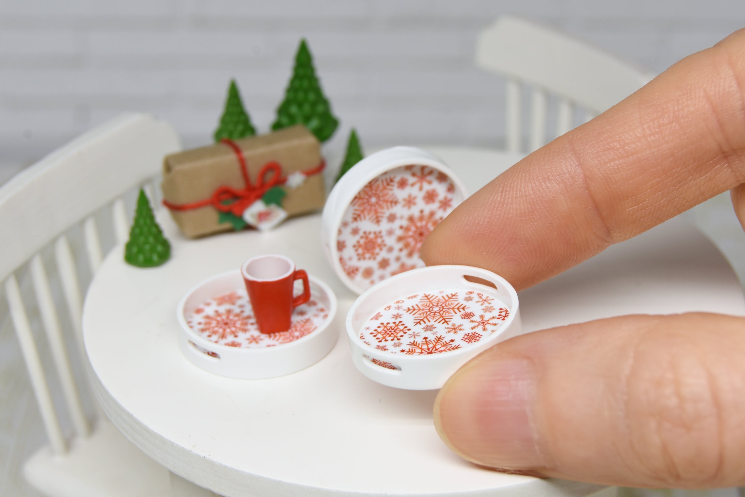 Christmas round Tray (1:12 scale)