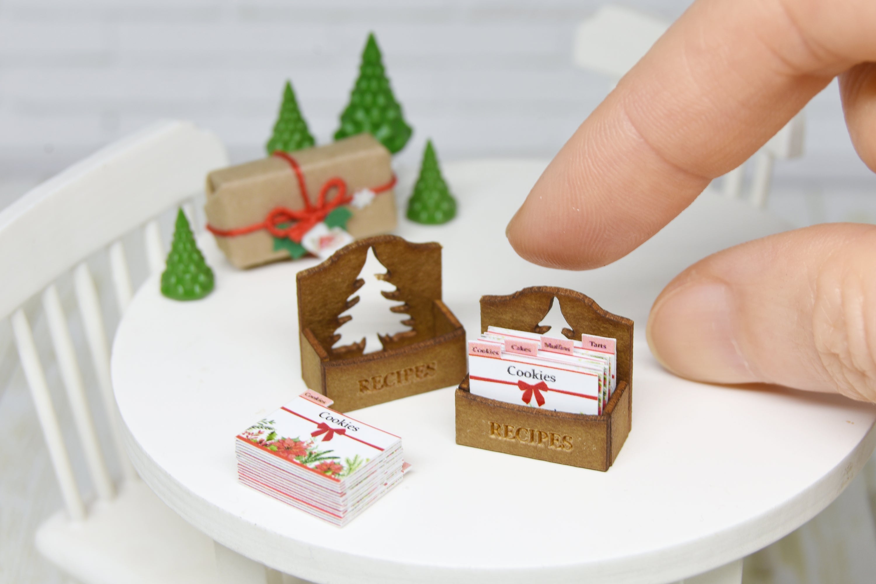 Christmas Recipe Box with 16 cards (1:12 scale)
