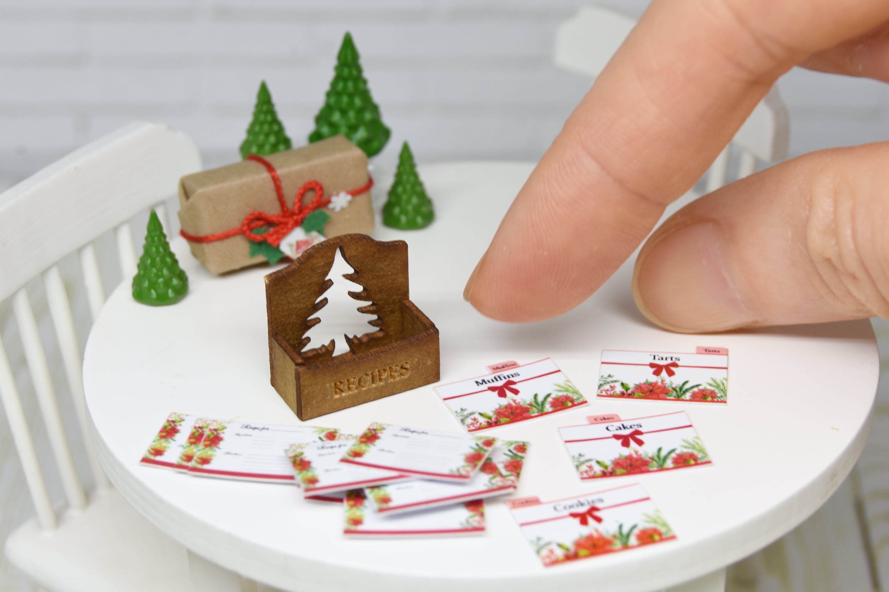 Christmas Recipe Box with 16 cards (1:12 scale)