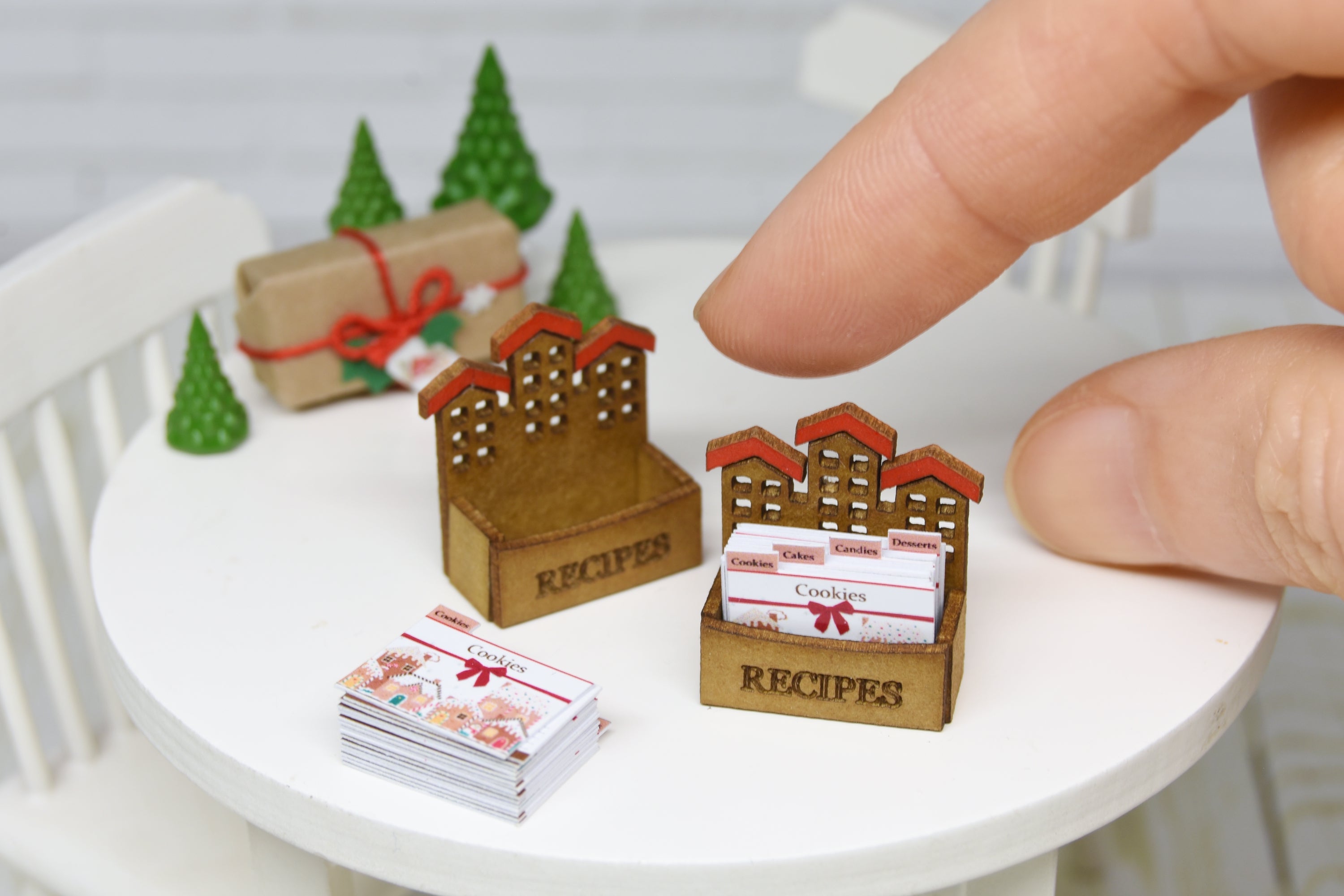 Christmas Recipe Box with 16 cards (1:12 scale)