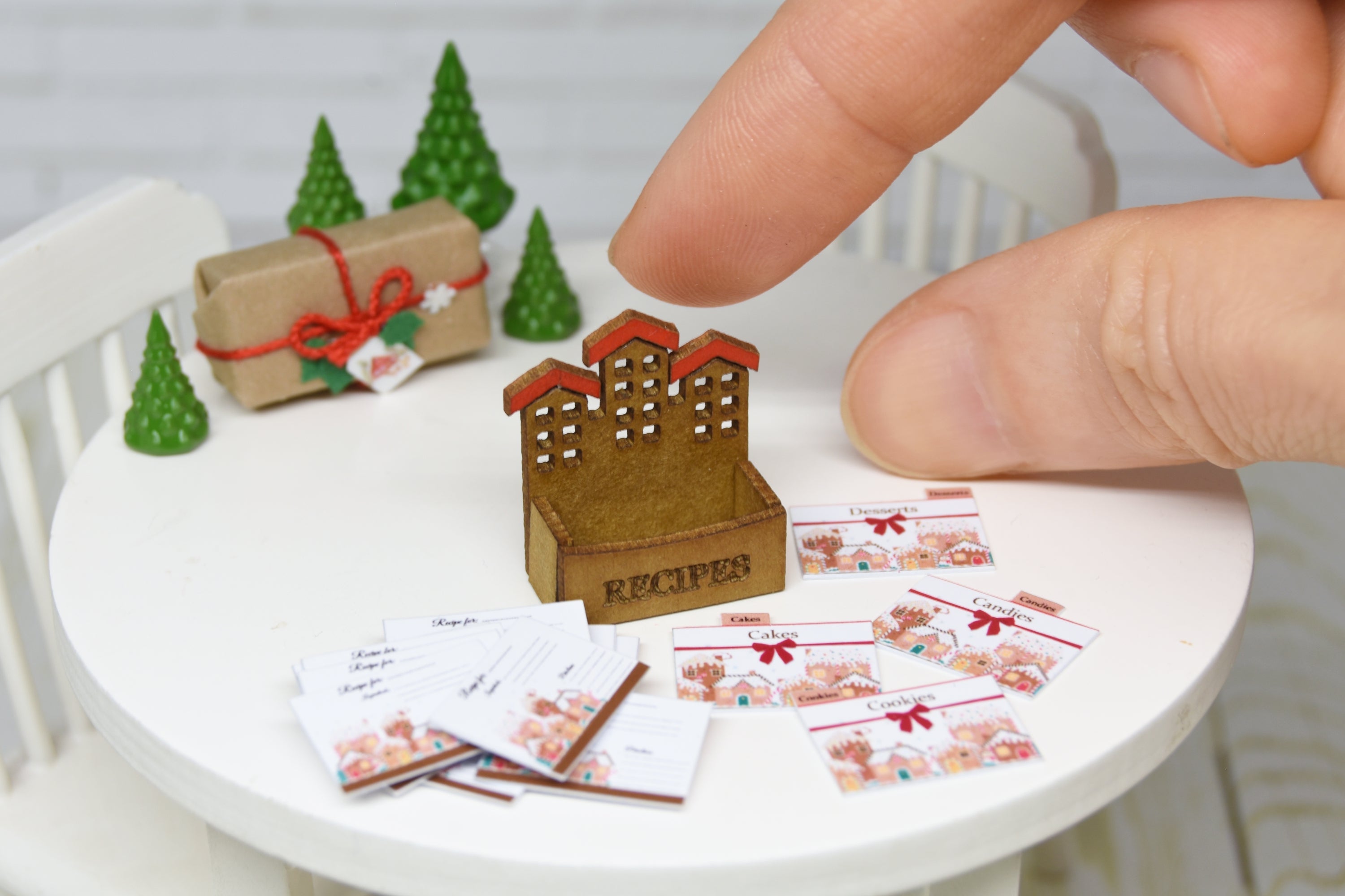 Christmas Recipe Box with 16 cards (1:12 scale)