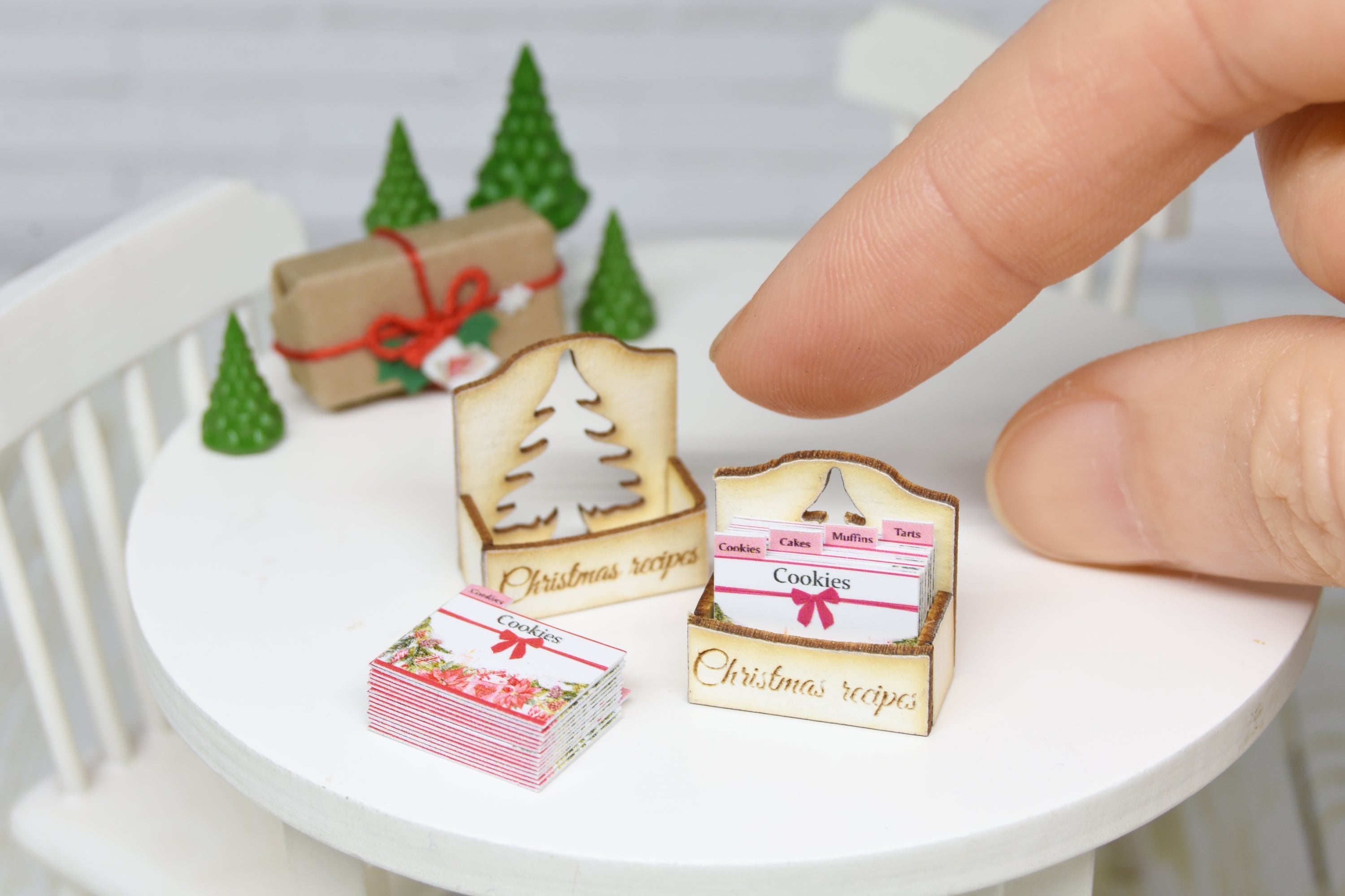 Christmas Recipe Box with 16 cards (1:12 scale)