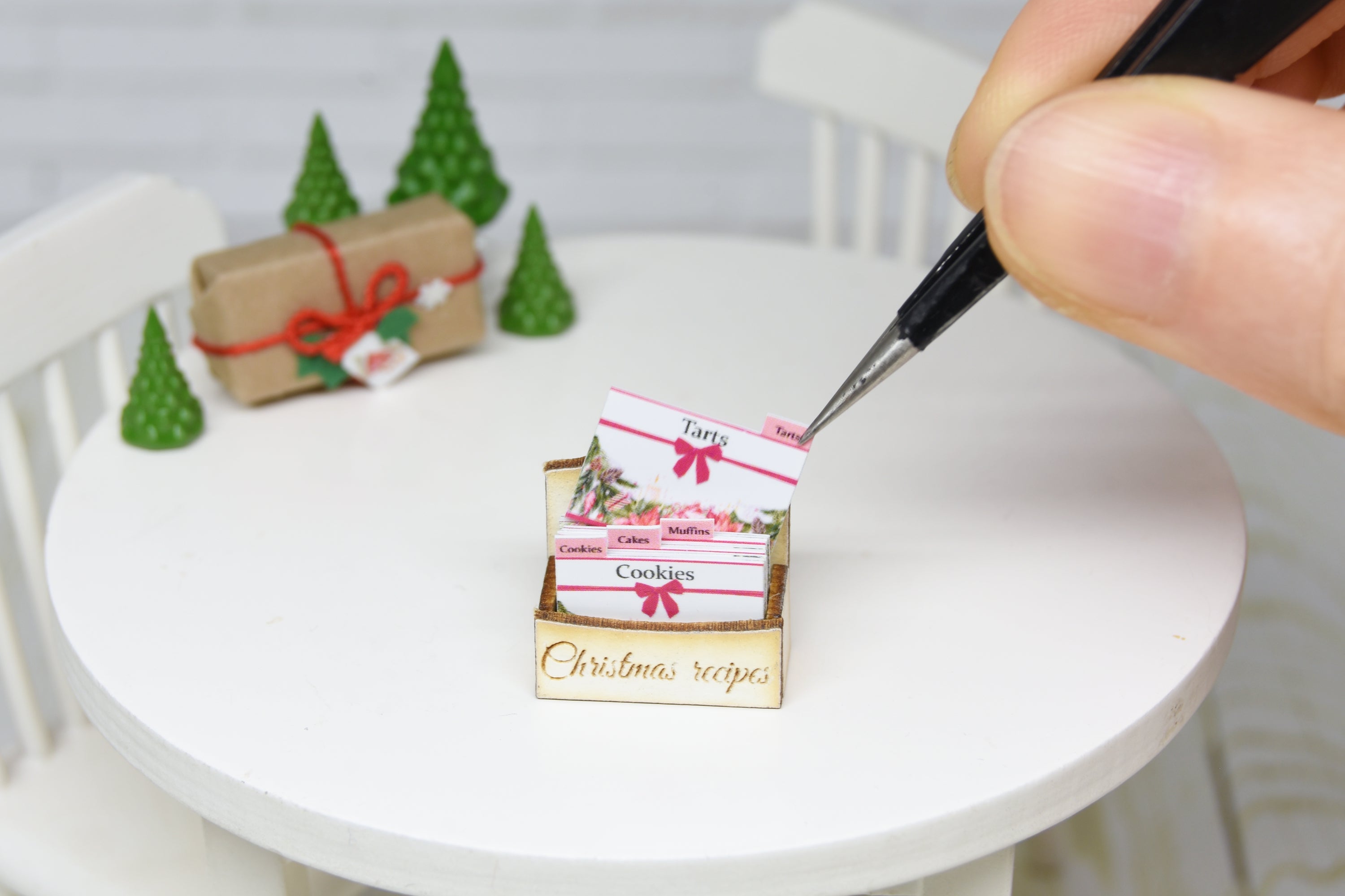 Christmas Recipe Box with 16 cards (1:12 scale)