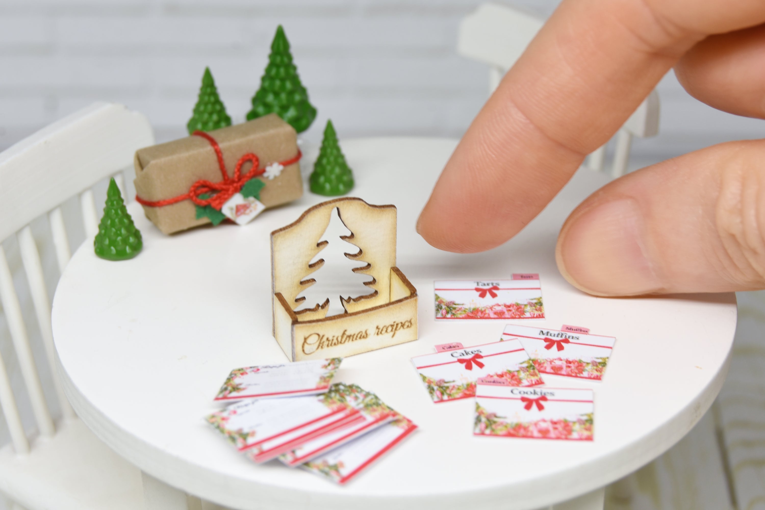 Christmas Recipe Box with 16 cards (1:12 scale)