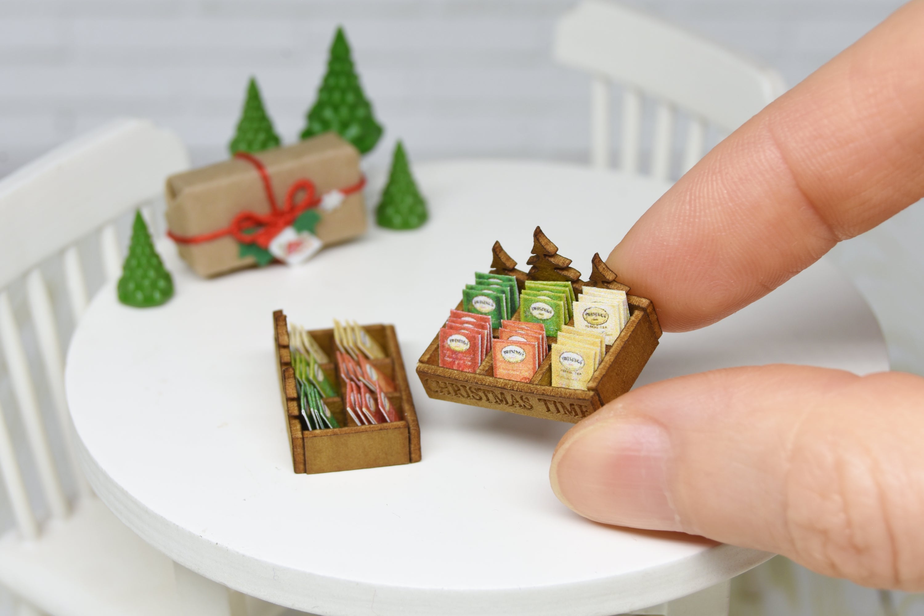 Christmas tea box with 24 sachets (1:12 scale)
