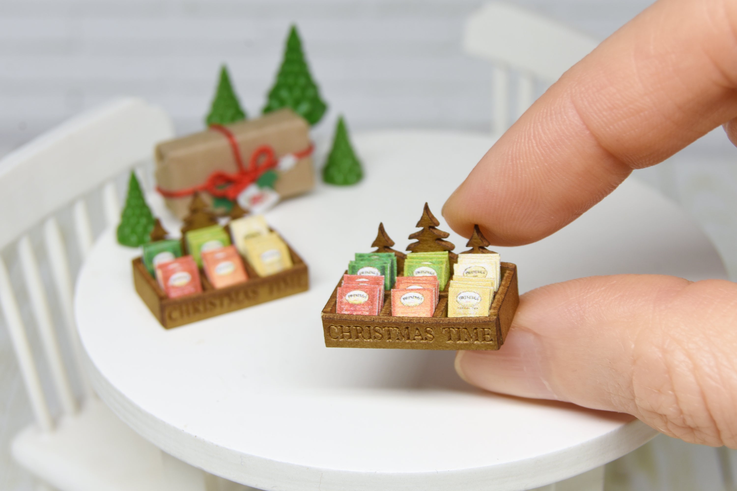 Christmas tea box with 24 sachets (1:12 scale)