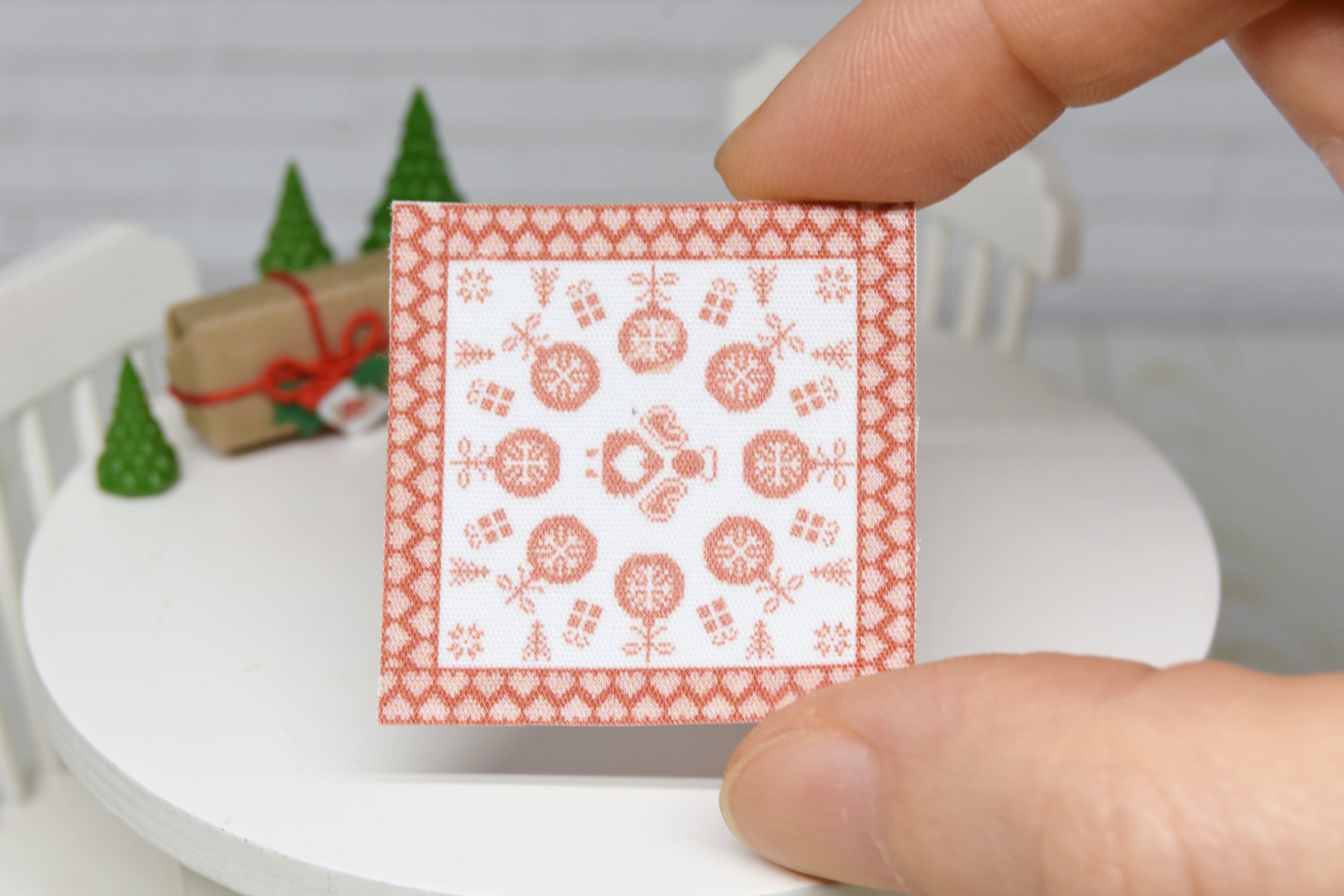 Christmas square table mat (1:12 scale)