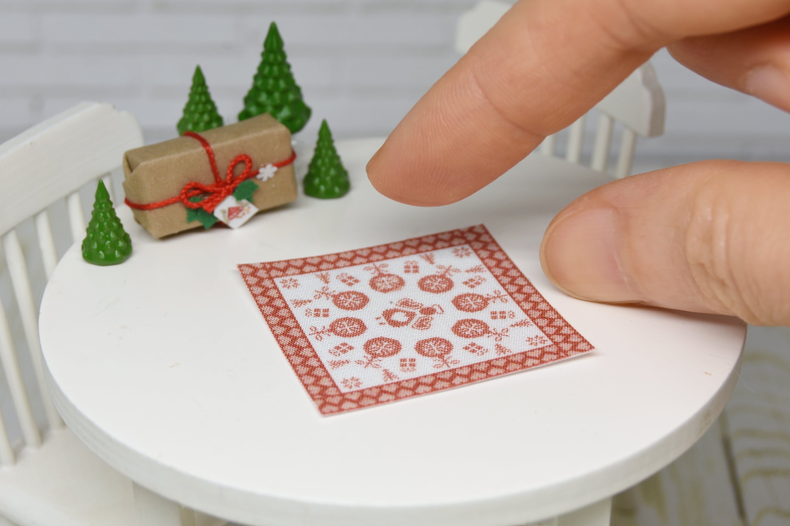 Christmas square table mat (1:12 scale)