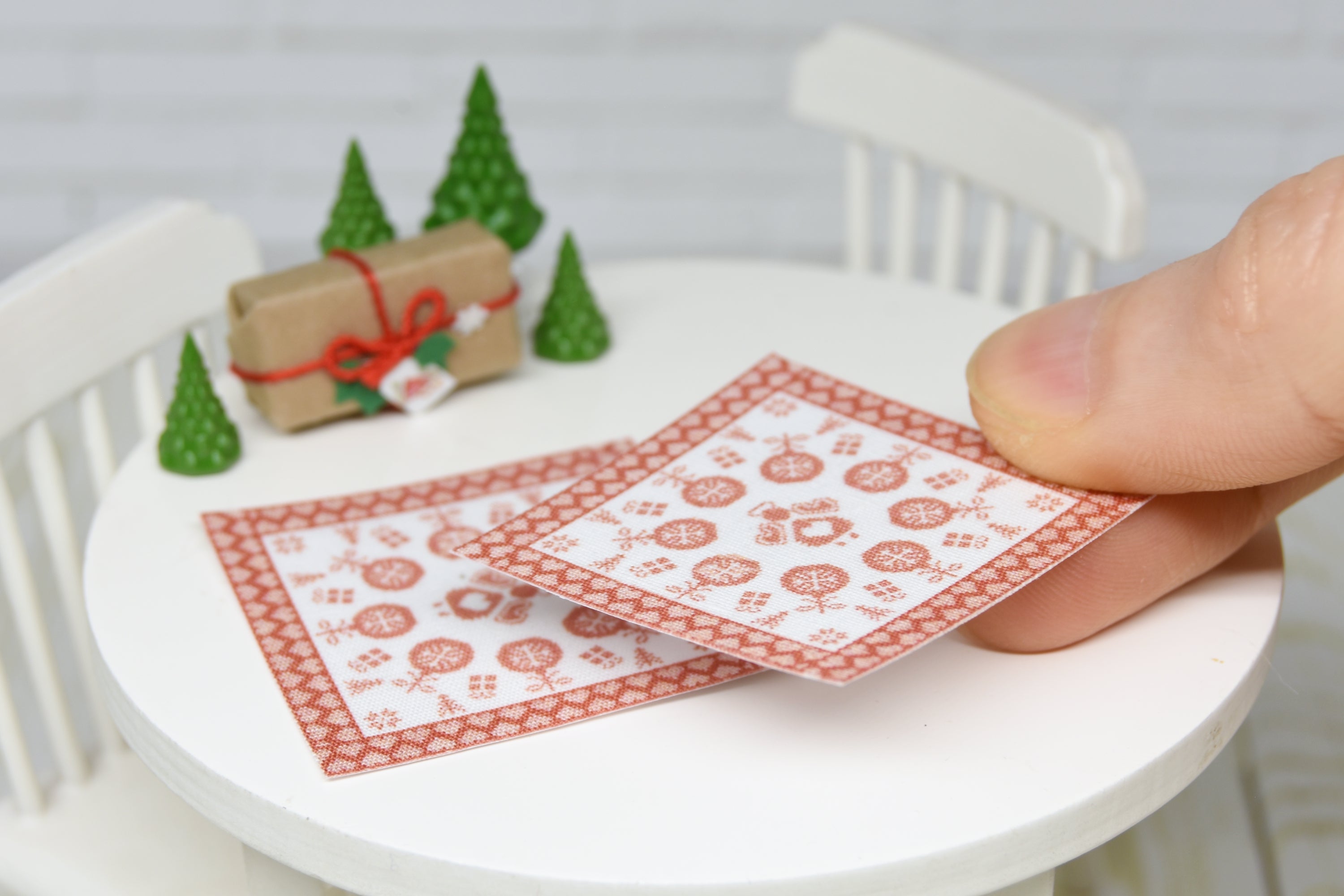 Christmas square table mat (1:12 scale)
