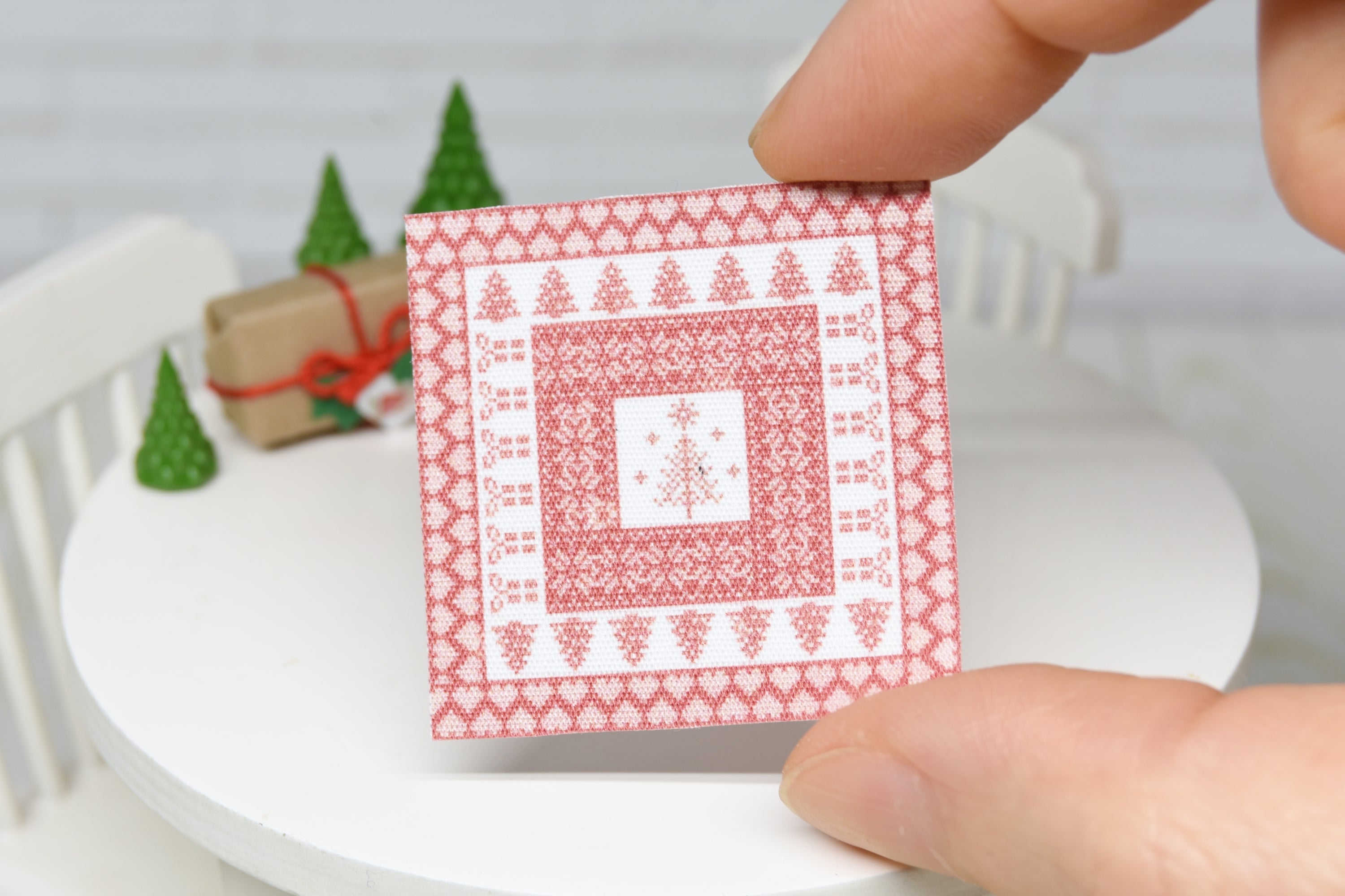 Christmas square table mat (1:12 scale)