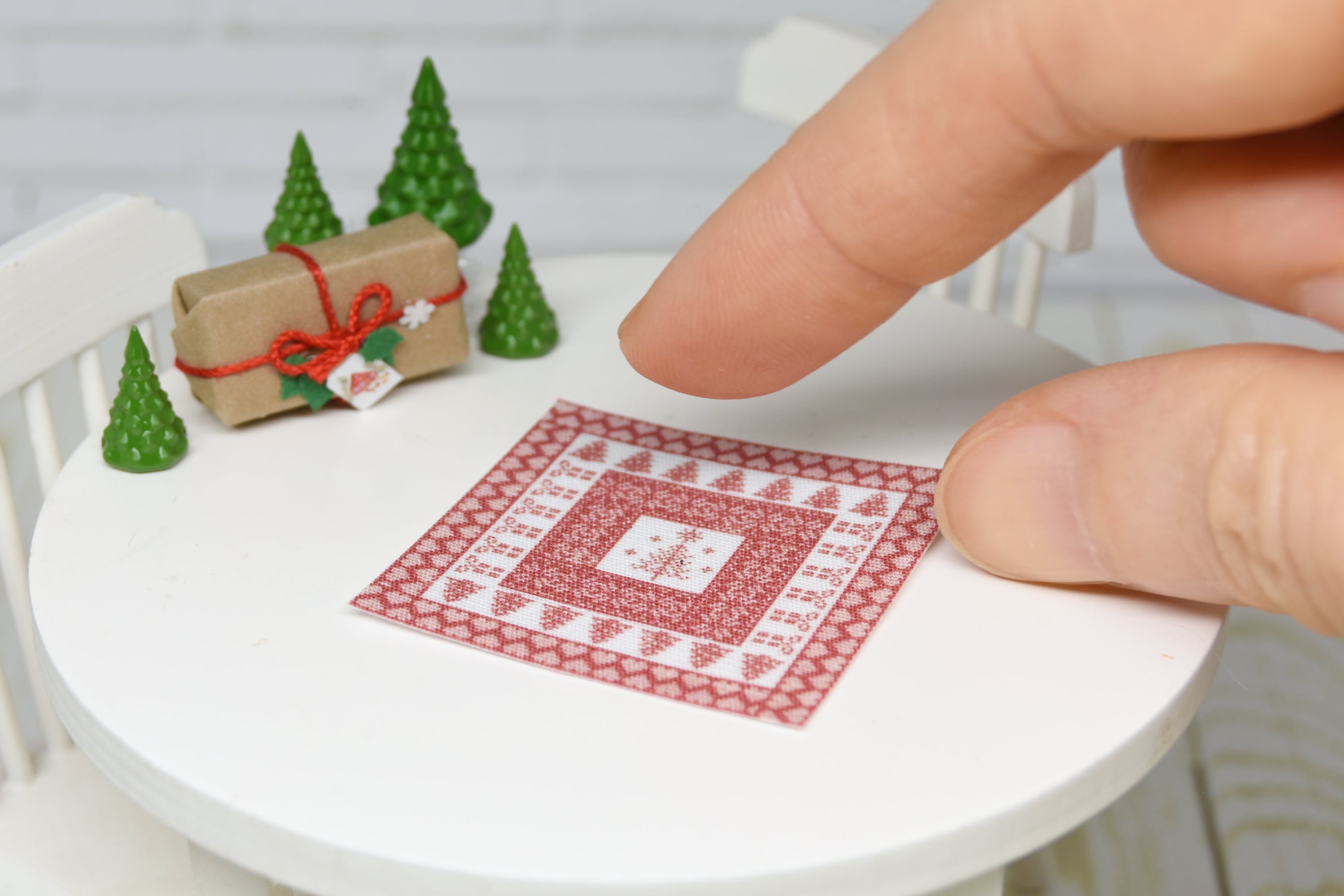 Christmas square table mat (1:12 scale)